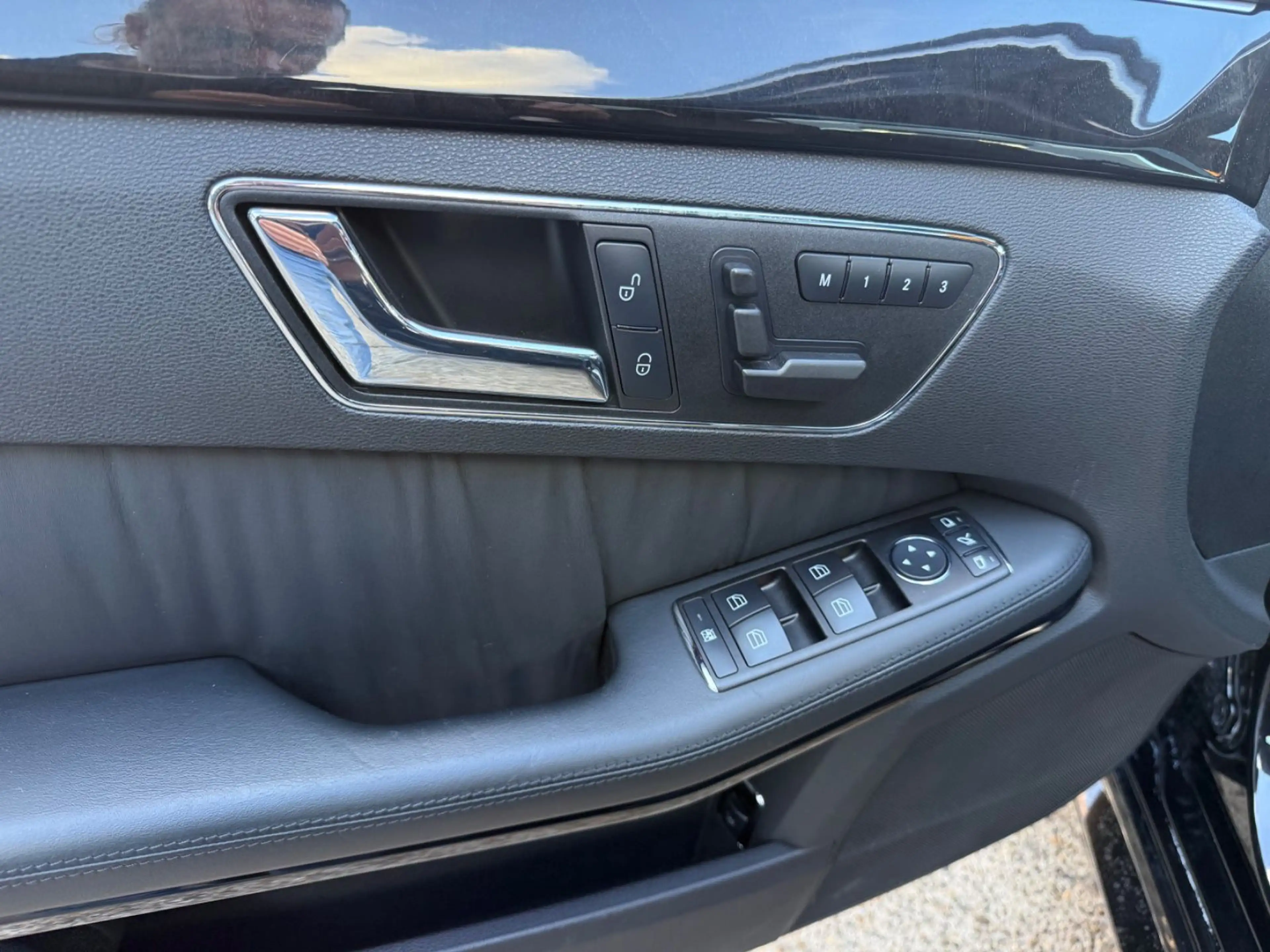 Mercedes-Benz E 50 AMG 0 4Matic Limousine AMG SPORT PAKET/PANORAMA — photo 13
