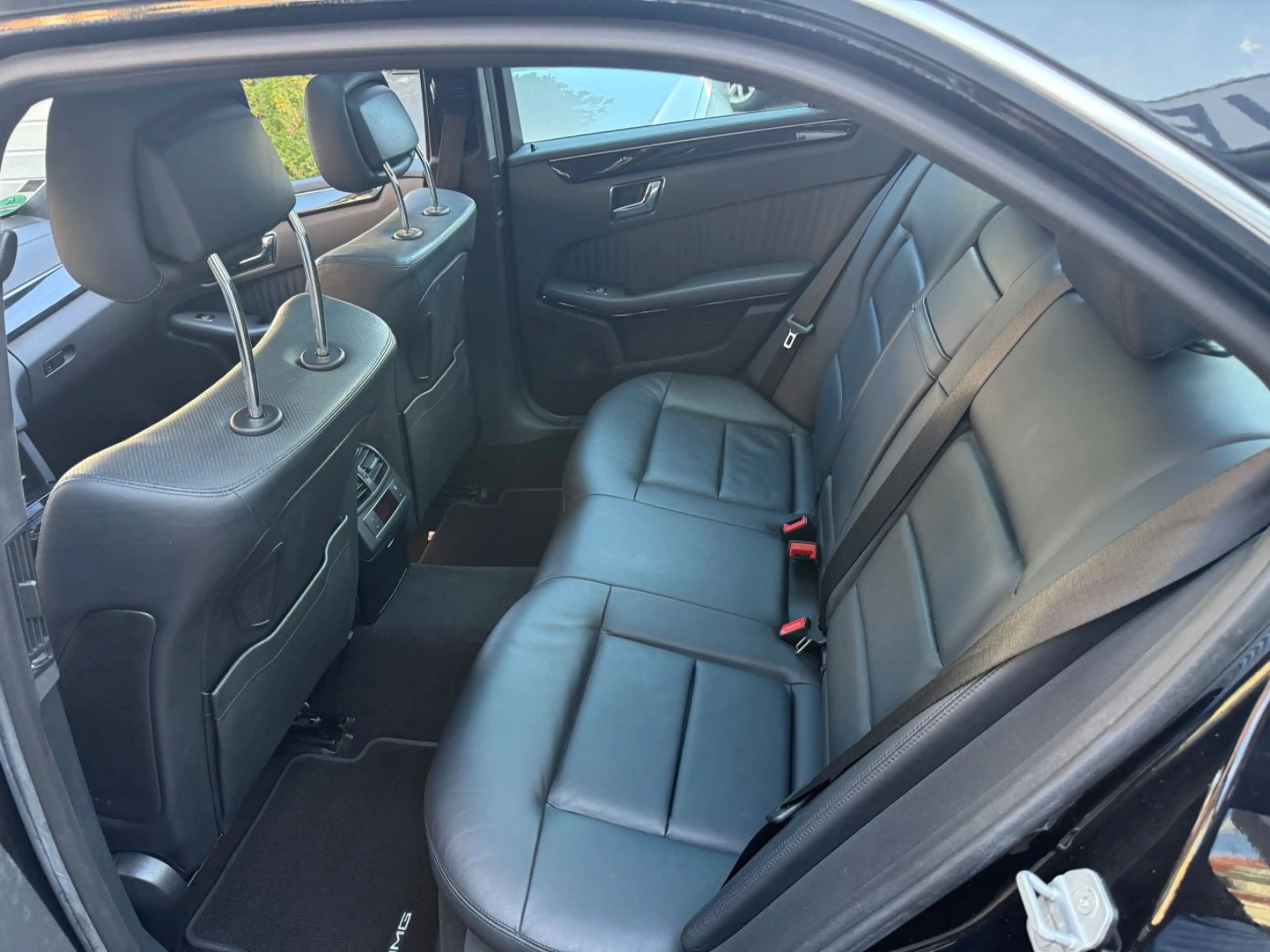 Mercedes-Benz E 50 AMG 0 4Matic Limousine AMG SPORT PAKET/PANORAMA — photo 11