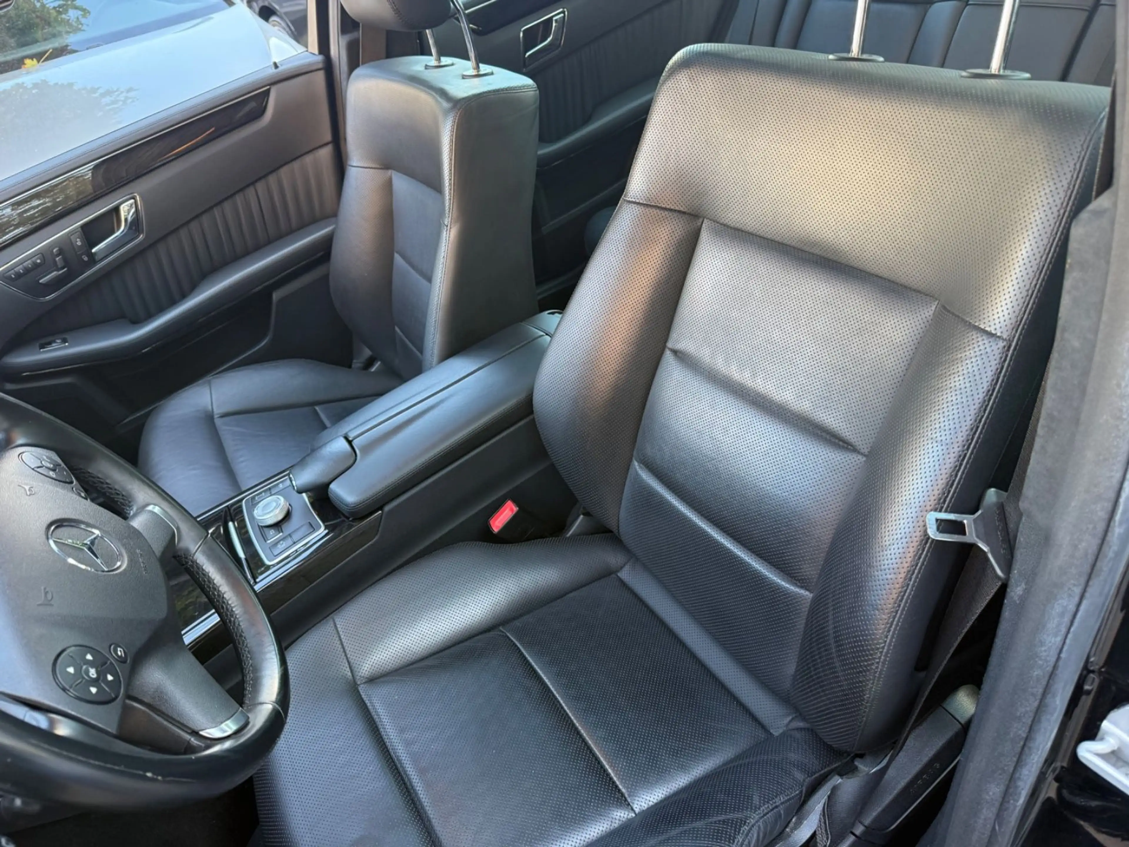 Mercedes-Benz E 50 AMG 0 4Matic Limousine AMG SPORT PAKET/PANORAMA — photo 15