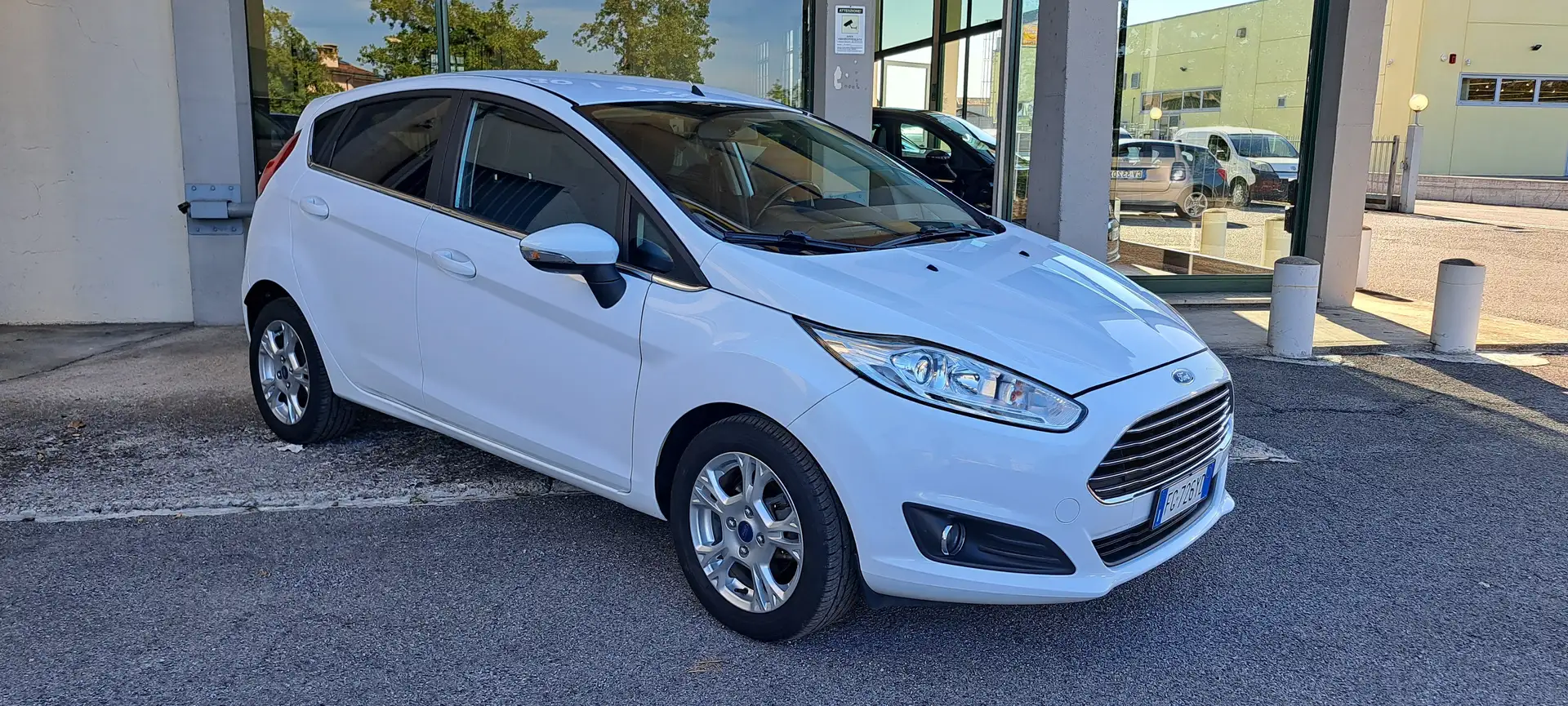 Ford Fiesta Fiesta VI 2013 5p 1.4 Titanium Gpl 95cv E6 Blanc - 1
