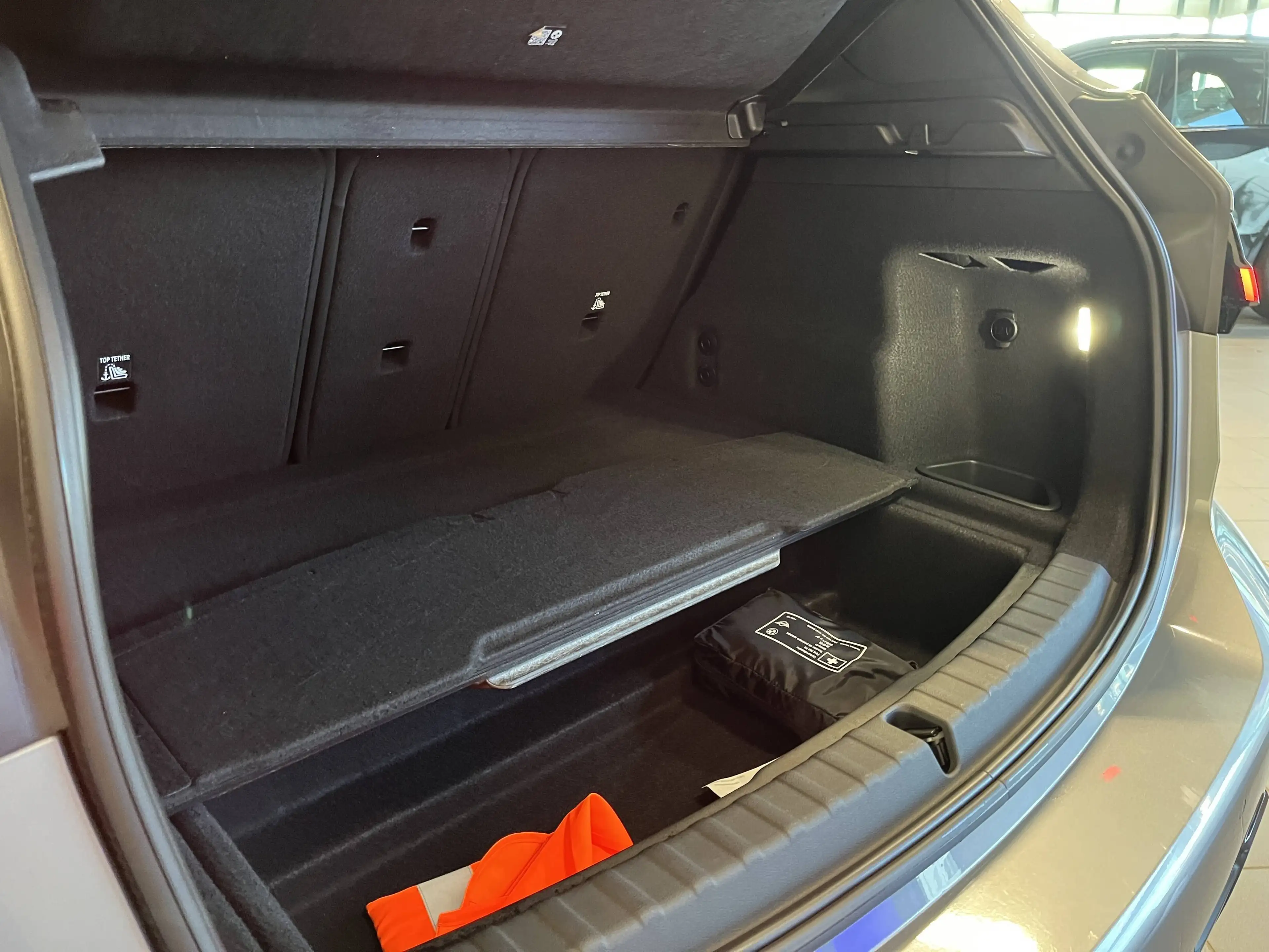 BMW 223 i — photo 15