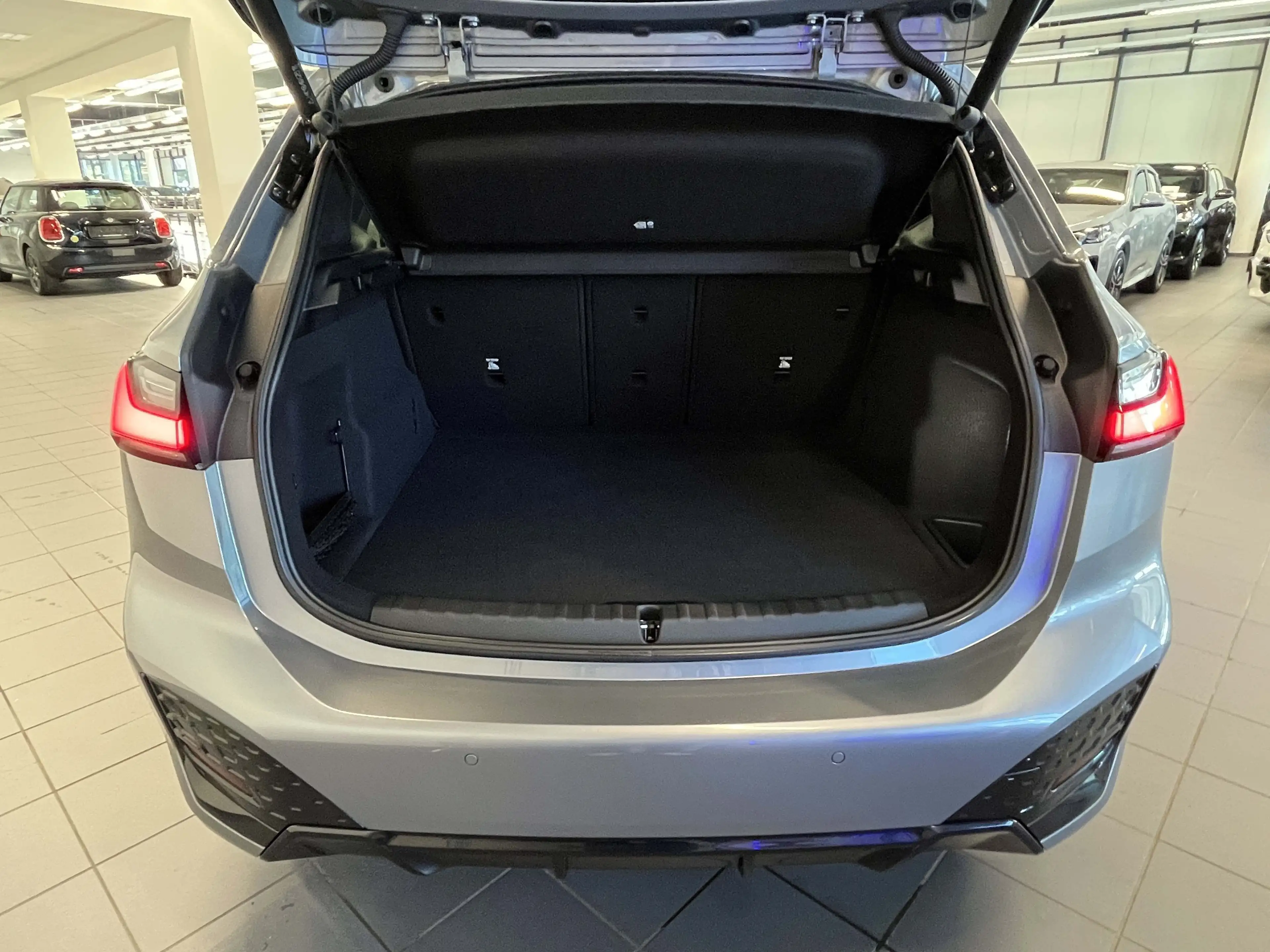 BMW 223 i — photo 10