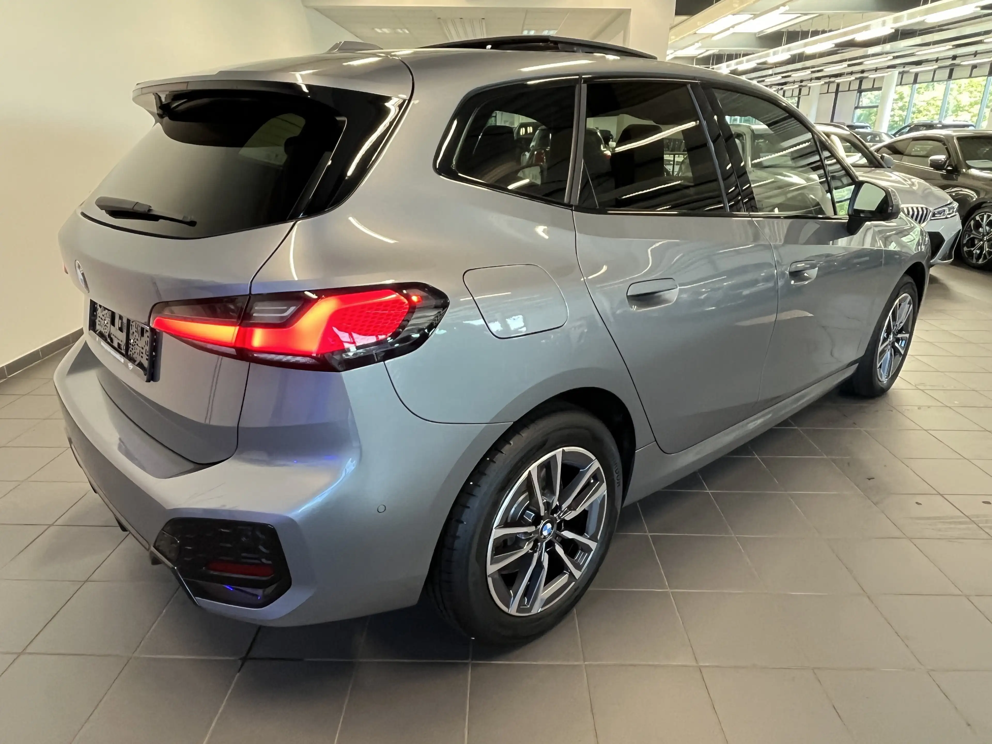 BMW 223 i — photo 3