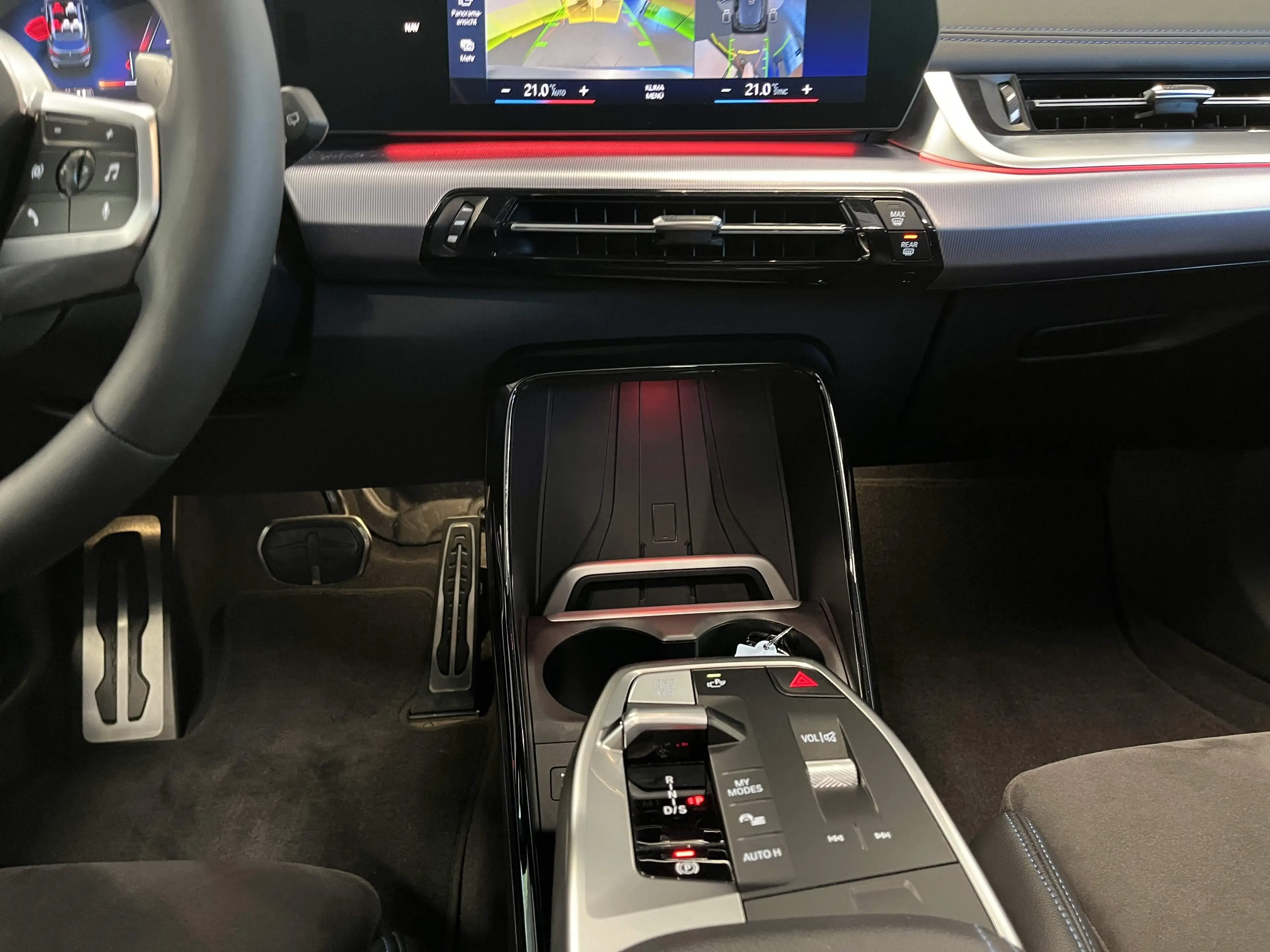 BMW 223 i — photo 13
