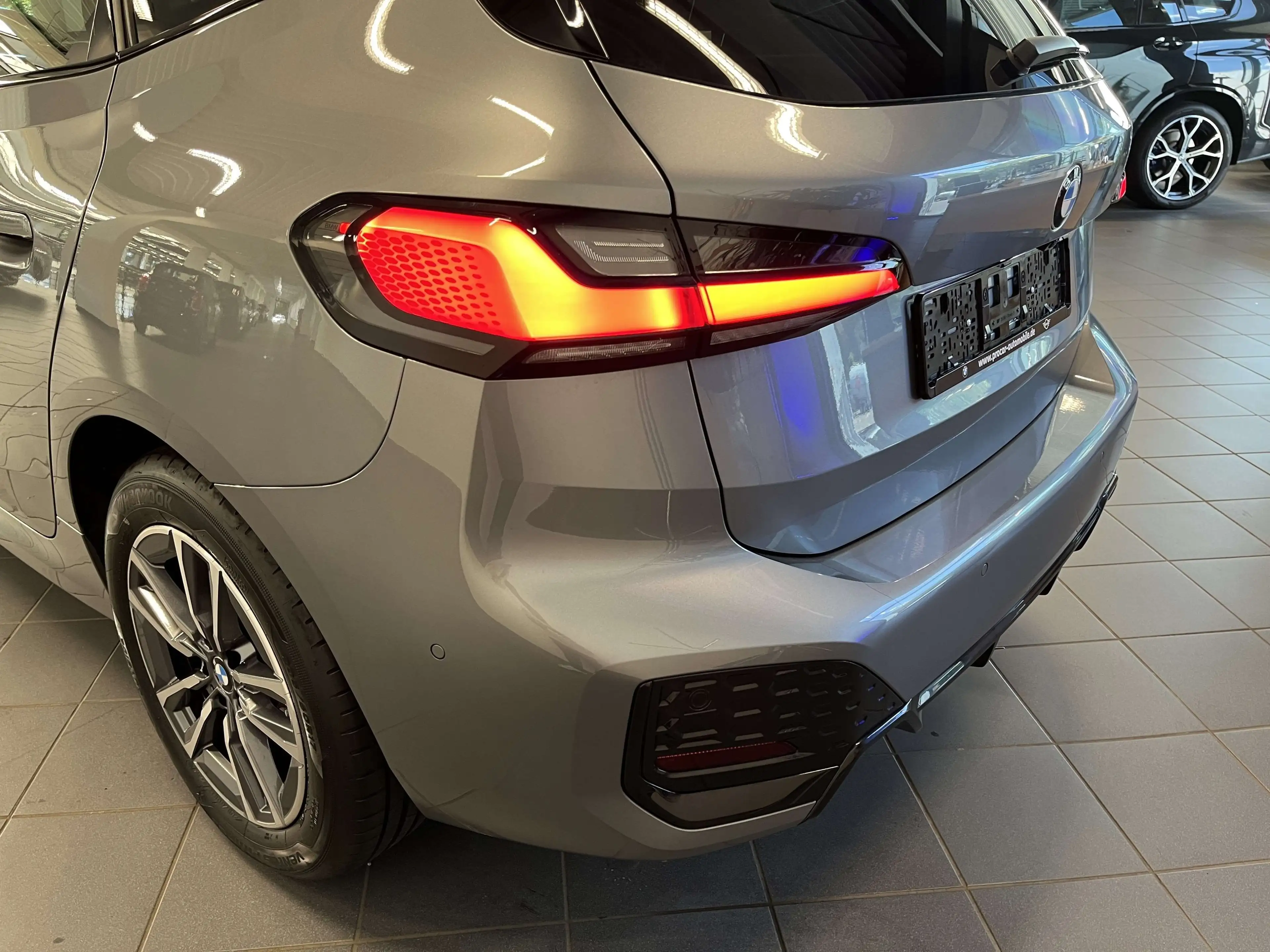 BMW 223 i — photo 5