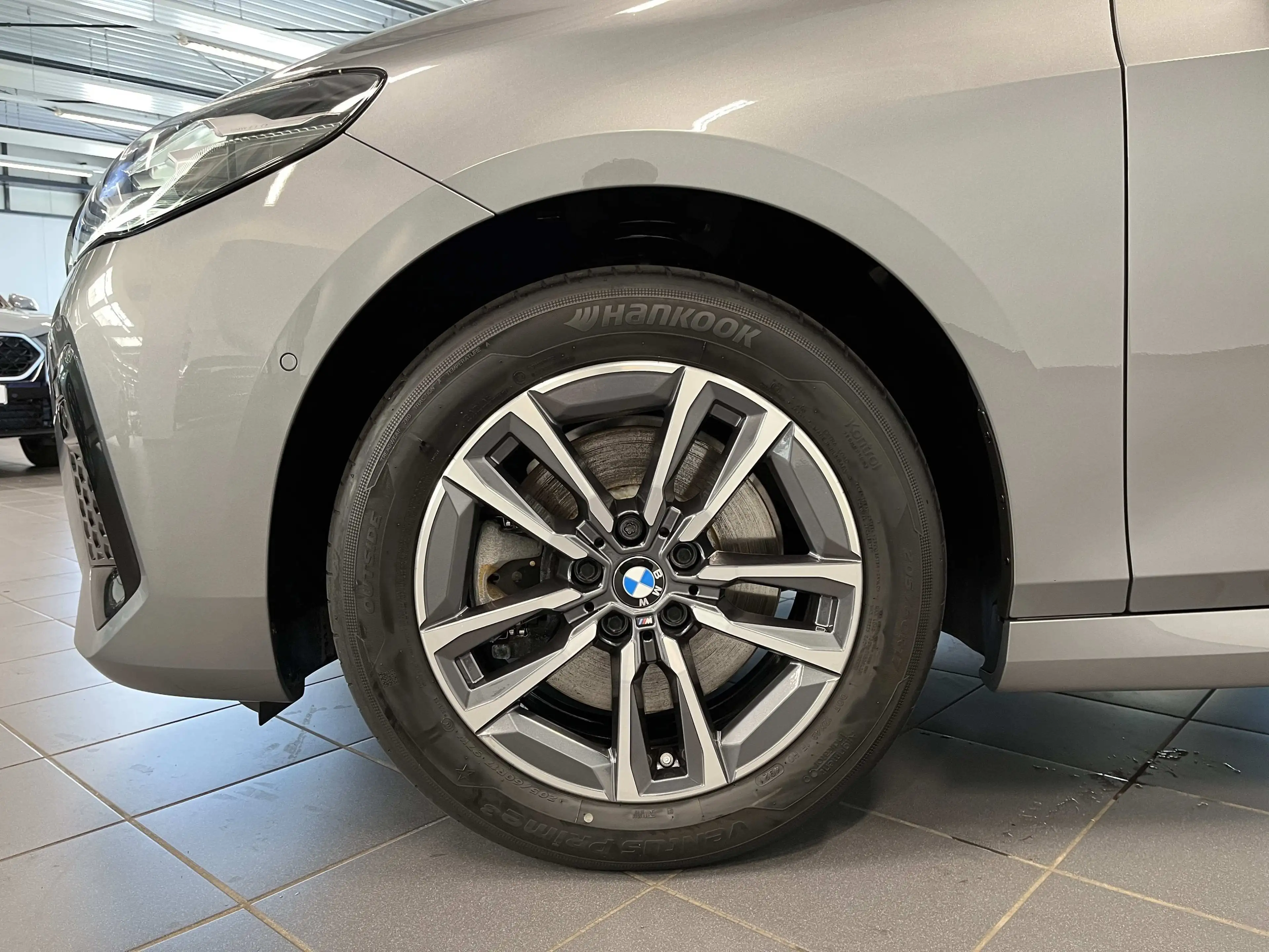 BMW 223 i — photo 6