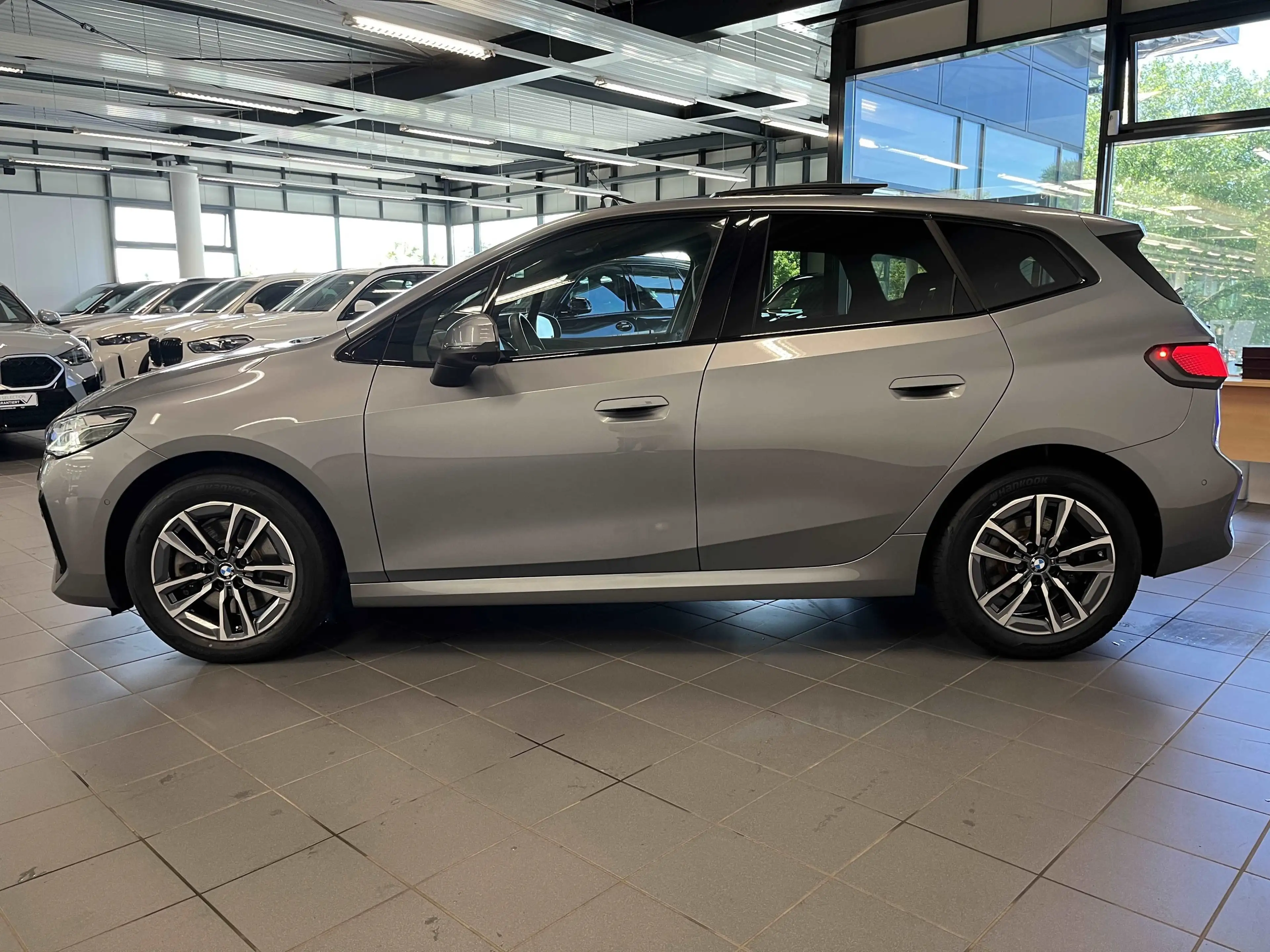 BMW 223 i — photo 2