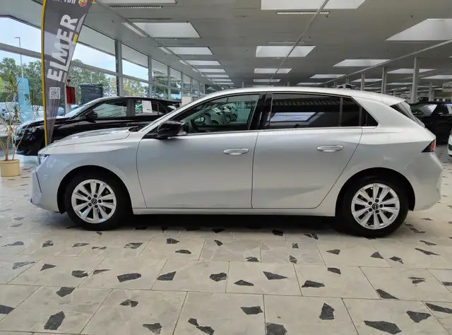 Opel Astra view 4