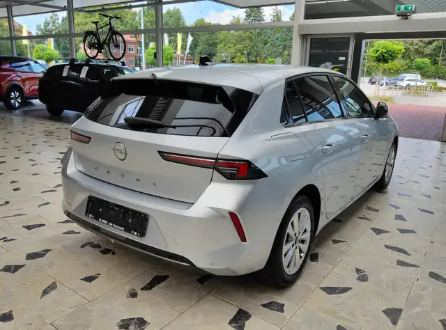 Opel Astra view 8