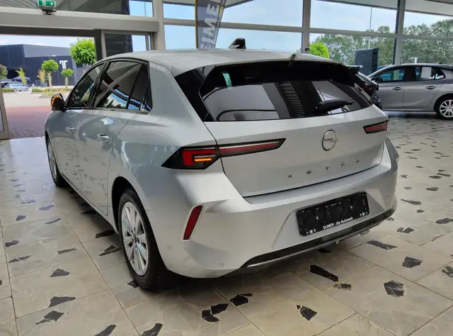 Opel Astra view 6