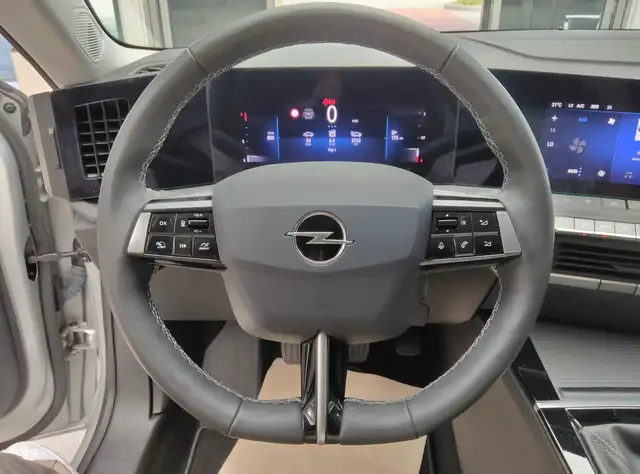 Opel Astra view 13