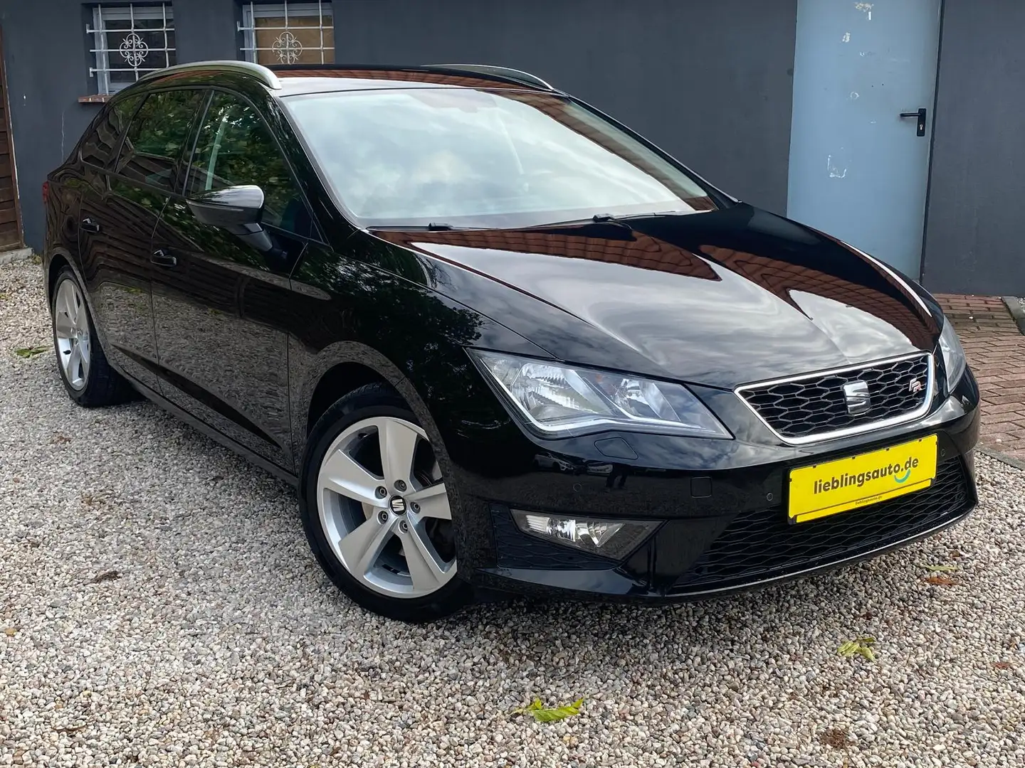 SEAT Leon ST 2.0 TDI FR AHK 2x Parkhilfe SHZ 1.Hand Schwarz - 2
