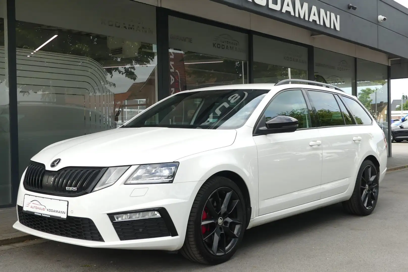 Skoda Octavia RS Challenge*AppleCar*LED*SHZ*Tempom*18" Biały - 1