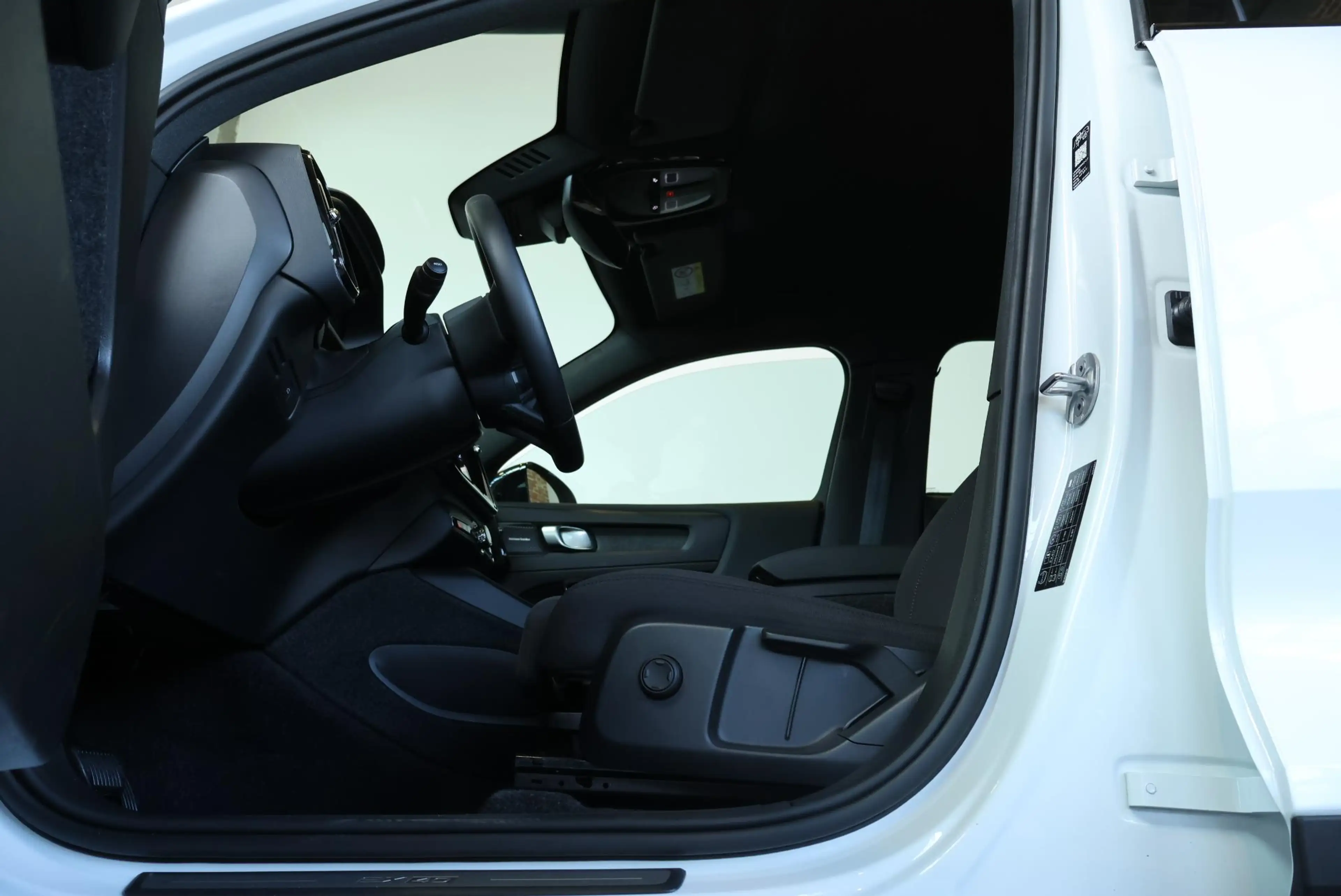 Volvo EX40 Single Motor Extended Range Plus 82 kWh | Semi-Ele — photo 9