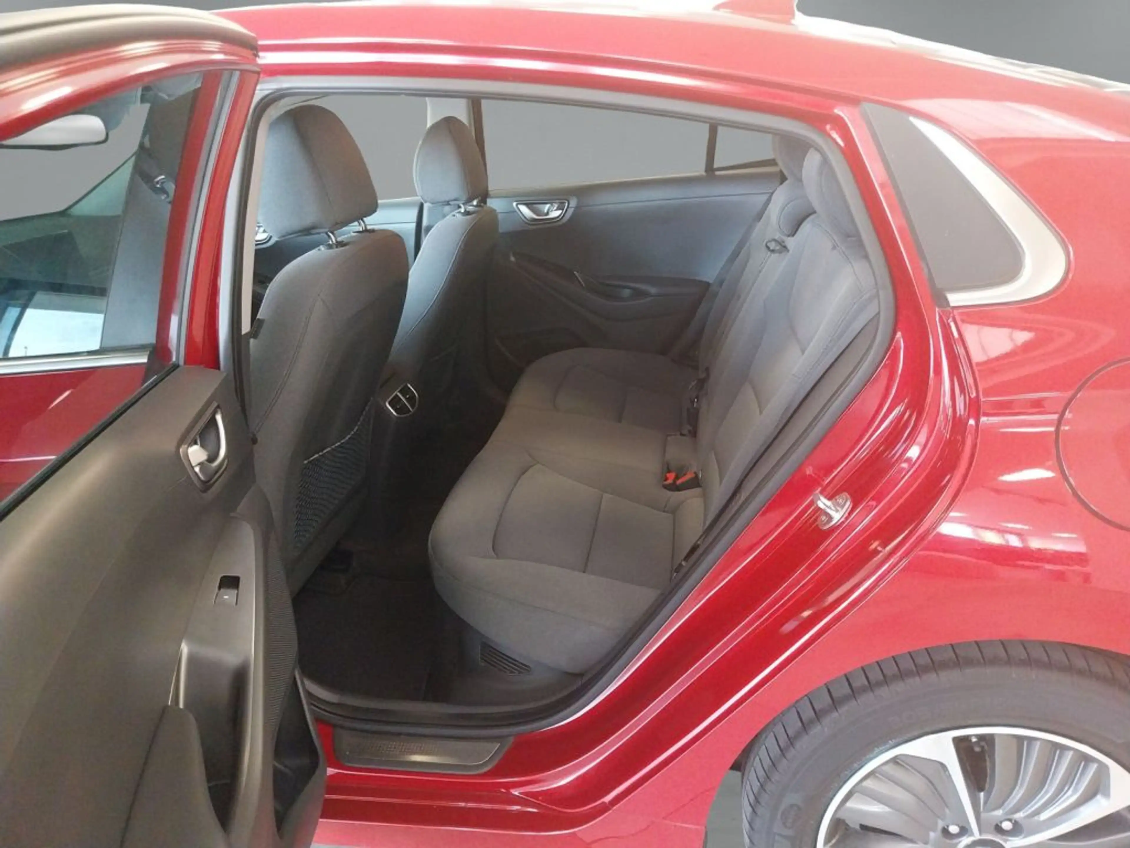 Hyundai IONIQ Plug-in-Hybrid 1.6 GDI Style — photo 7