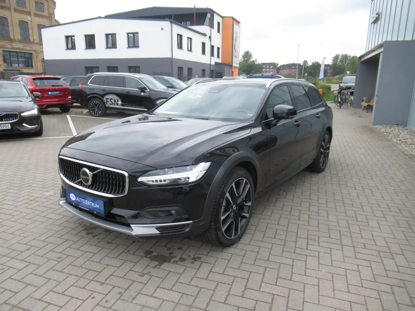 Volvo V90 Cross Country B5 Benzin AWD Ultimate Noir - 2