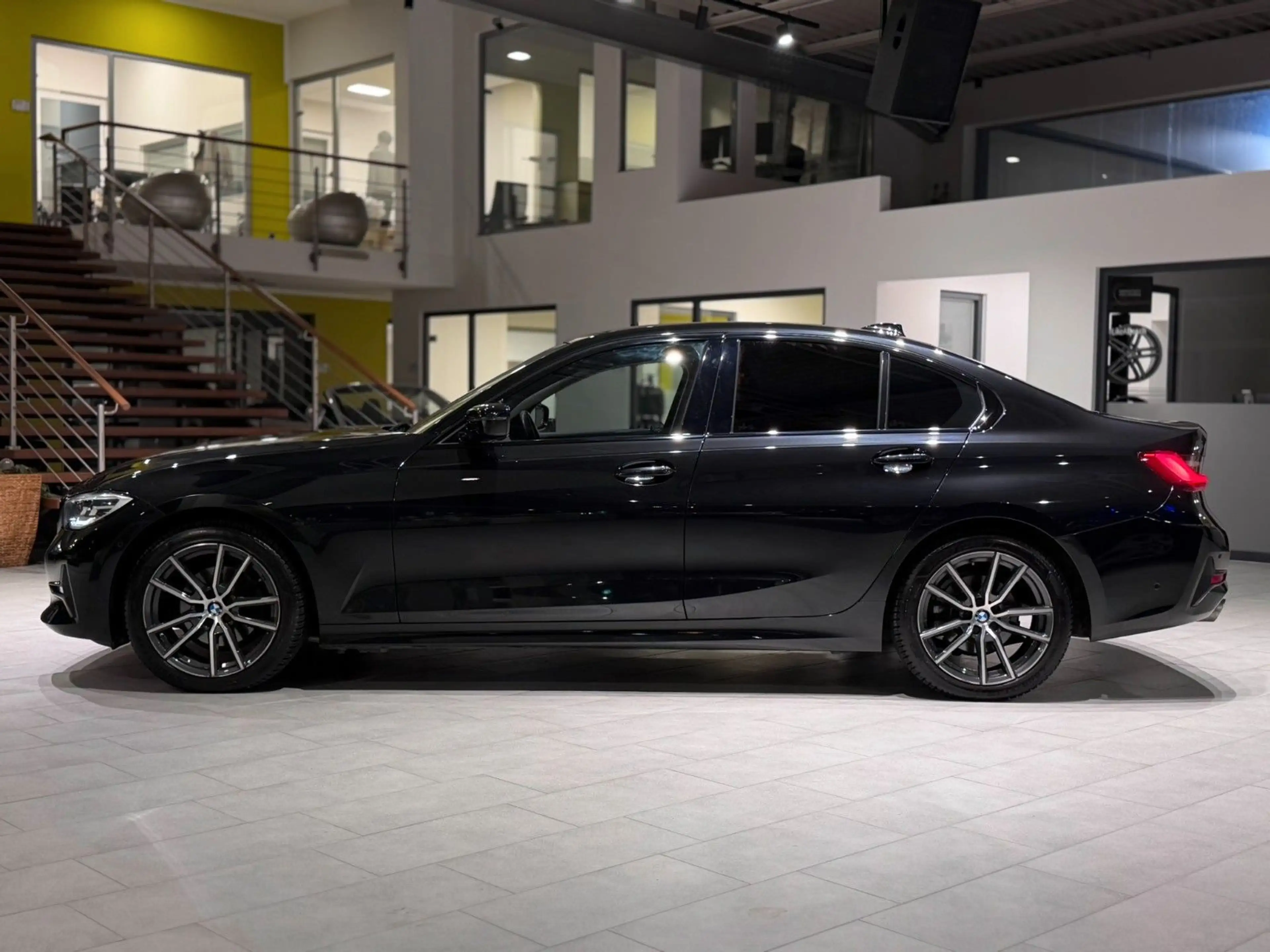 BMW 320 i Sport Line *Digital*Keyless*LED*RFK*HiFi* — photo 2
