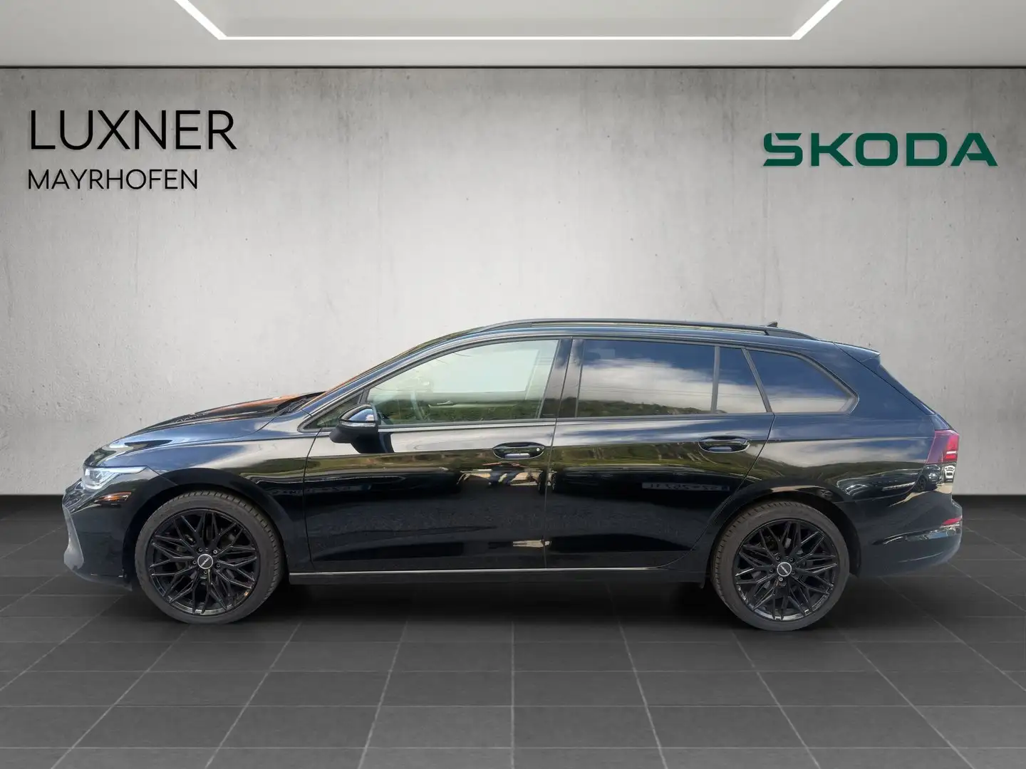 Volkswagen Golf Variant 4Me TSI Schwarz - 2