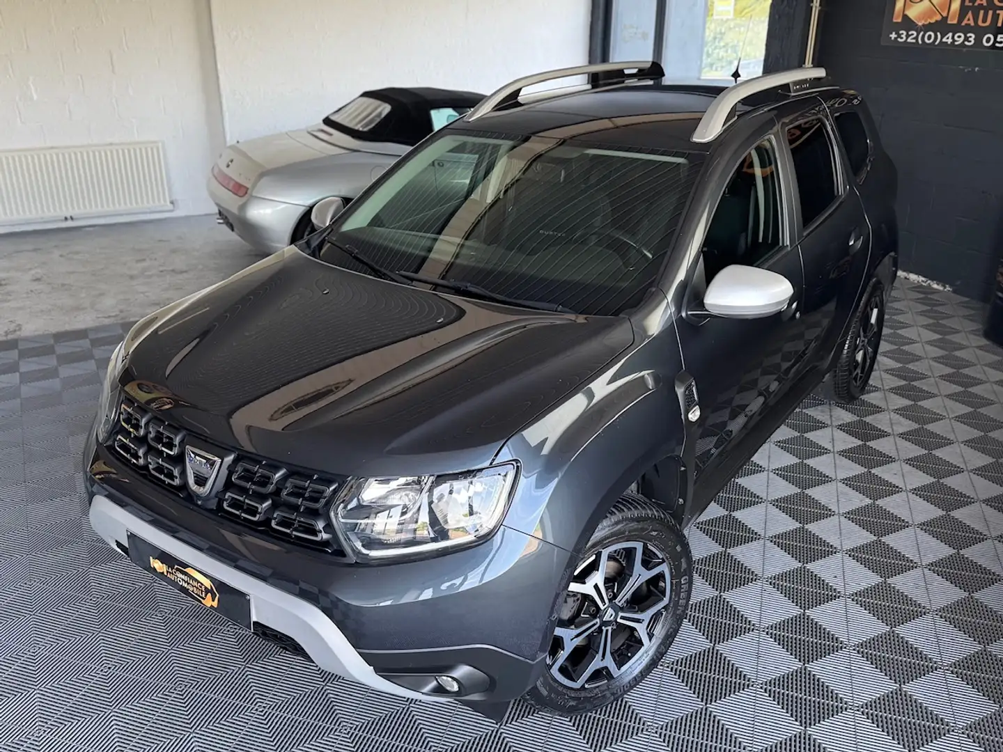Dacia Duster 1.5BluedCi 4WD 1er propriétaire garantie 1 an Grau - 2