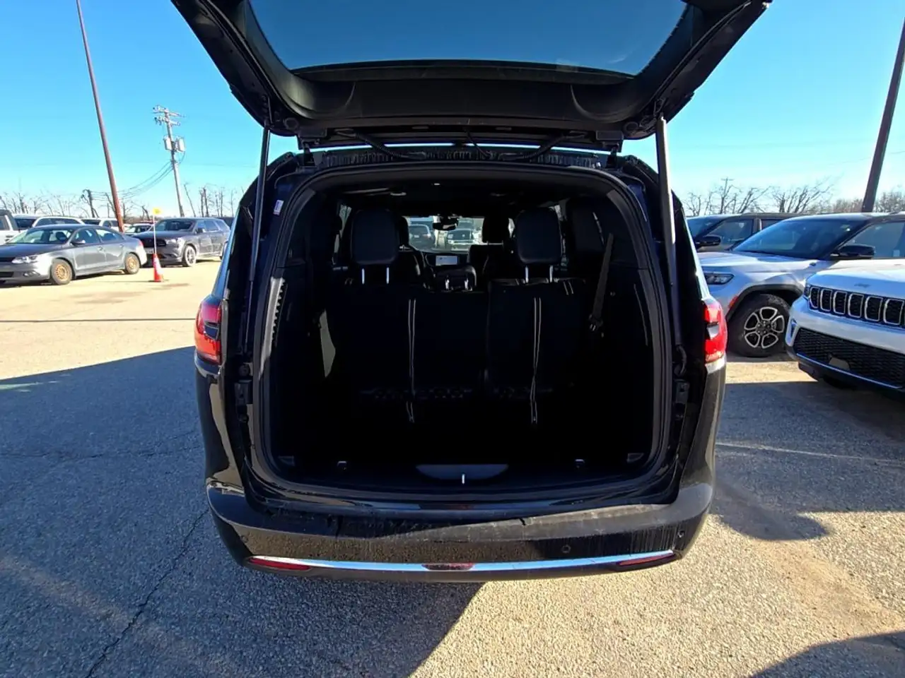 Chrysler Pacifica снимка Chrysler Pacifica