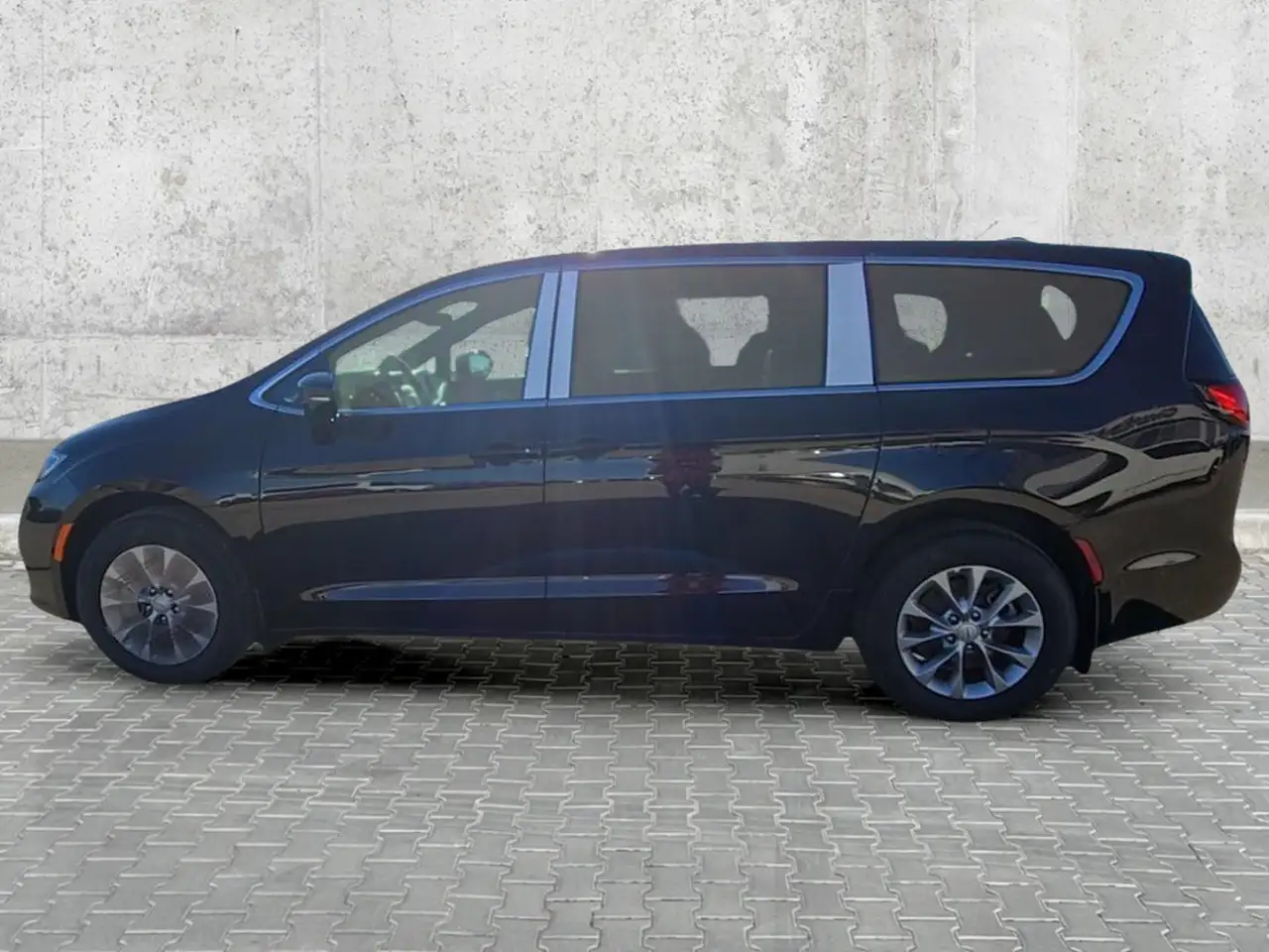 Chrysler Pacifica снимка Chrysler Pacifica