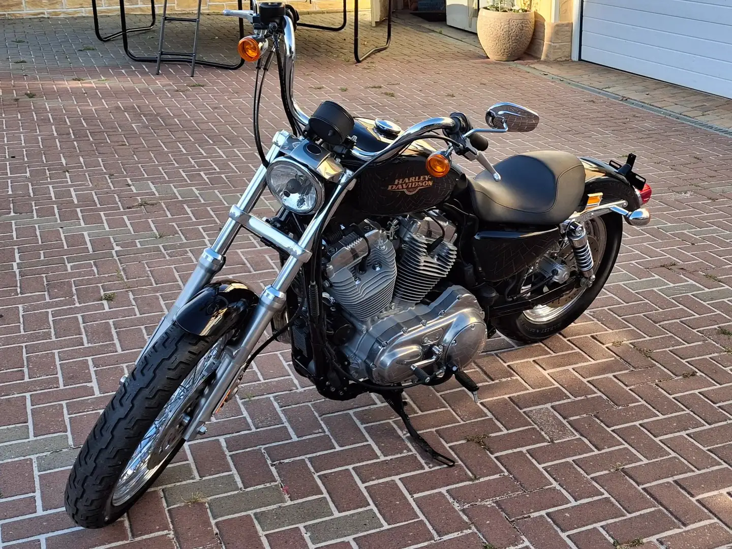 Harley-Davidson Sportster 883 Noir - 1
