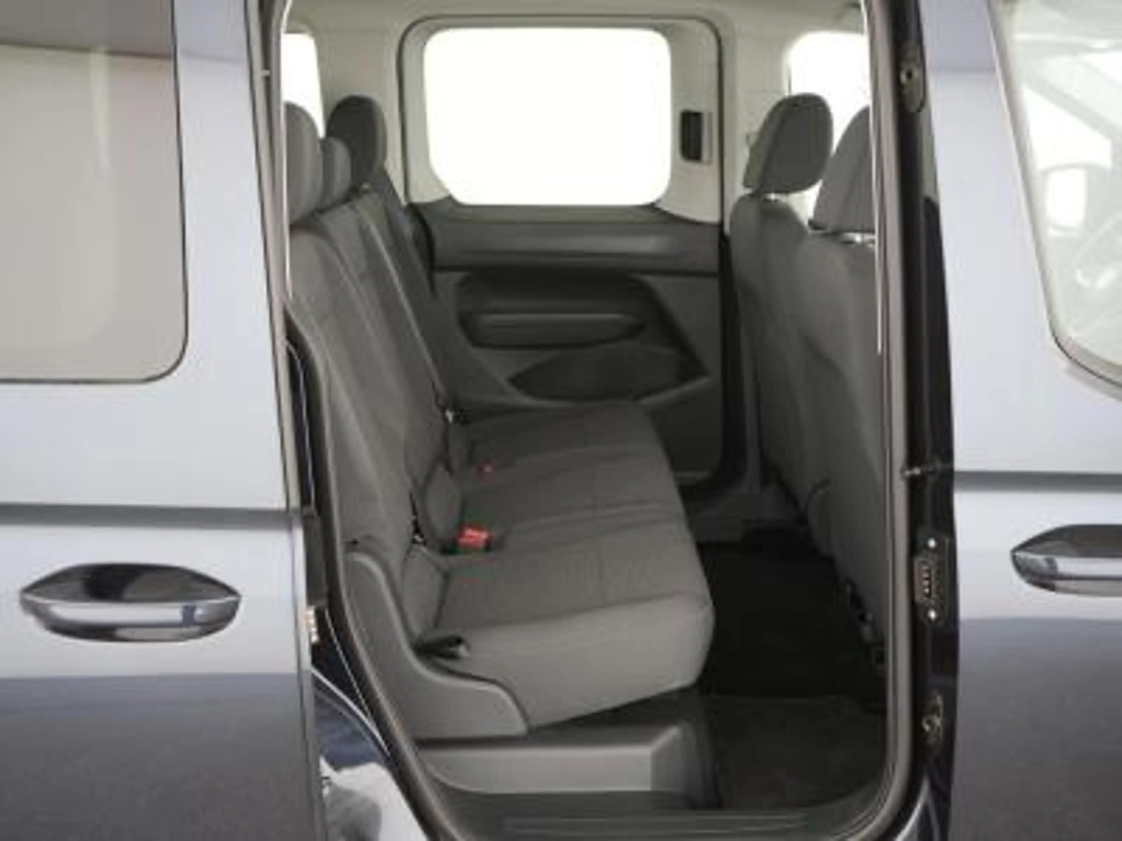 Volkswagen Caddy eHybrid DSG AHK Winterpaket — photo 7