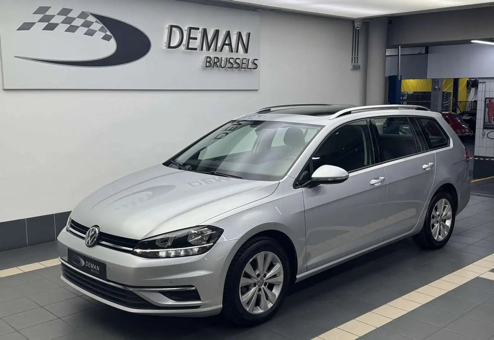 Volkswagen Golf VII-1.0 Tsi -Trendline -Toit panoramique-Caméra Argent - 1