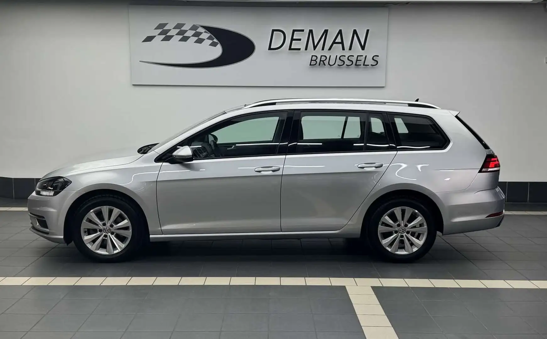 Volkswagen Golf VII-1.0 Tsi -Trendline -Toit panoramique-Caméra Argent - 2