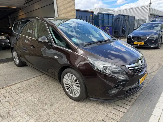 Opel Zafira Tourer view 5