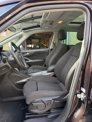 Opel Zafira Tourer view 10