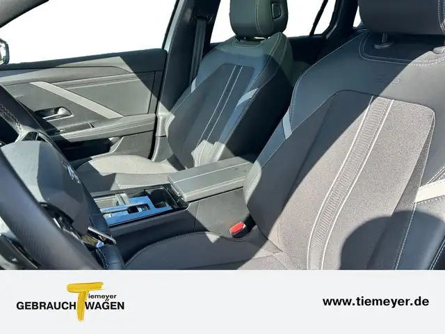Opel Astra view 10