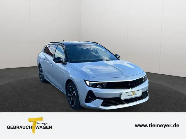 Opel Astra view 3