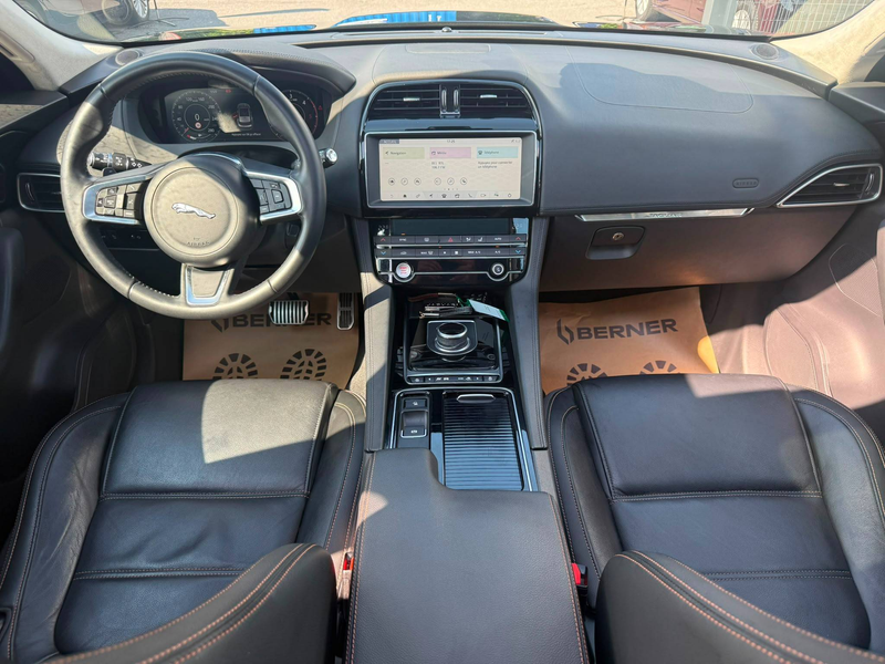 Jaguar F-Pace F-Pace 2.0 D AWD / TVA DEDUCTIBLE / CUIR / TOIT / CAMERA — photo 13