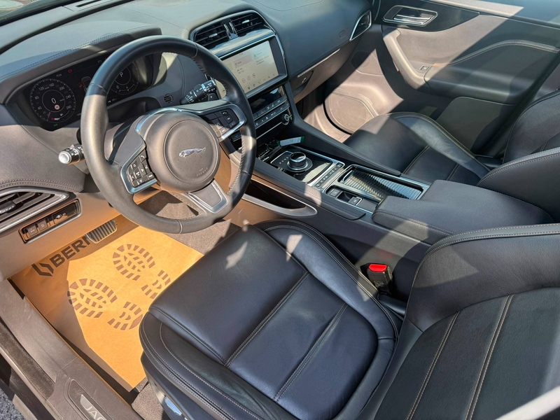 Jaguar F-Pace F-Pace 2.0 D AWD / TVA DEDUCTIBLE / CUIR / TOIT / CAMERA — photo 11