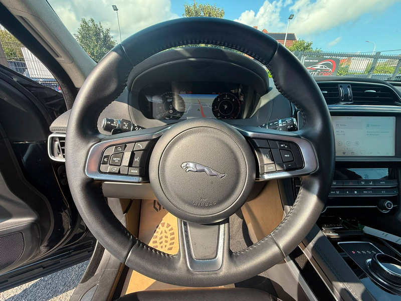 Jaguar F-Pace F-Pace 2.0 D AWD / TVA DEDUCTIBLE / CUIR / TOIT / CAMERA — photo 15