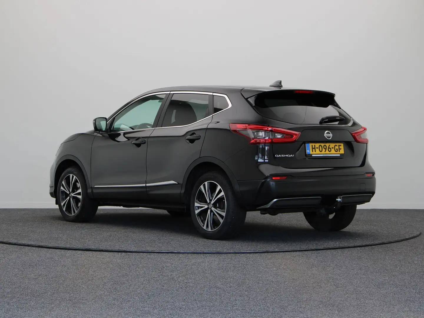 Nissan Qashqai 1.3 DIG-T Acenta | Navigatie | Trekhaak | Rondom z Zwart - 2