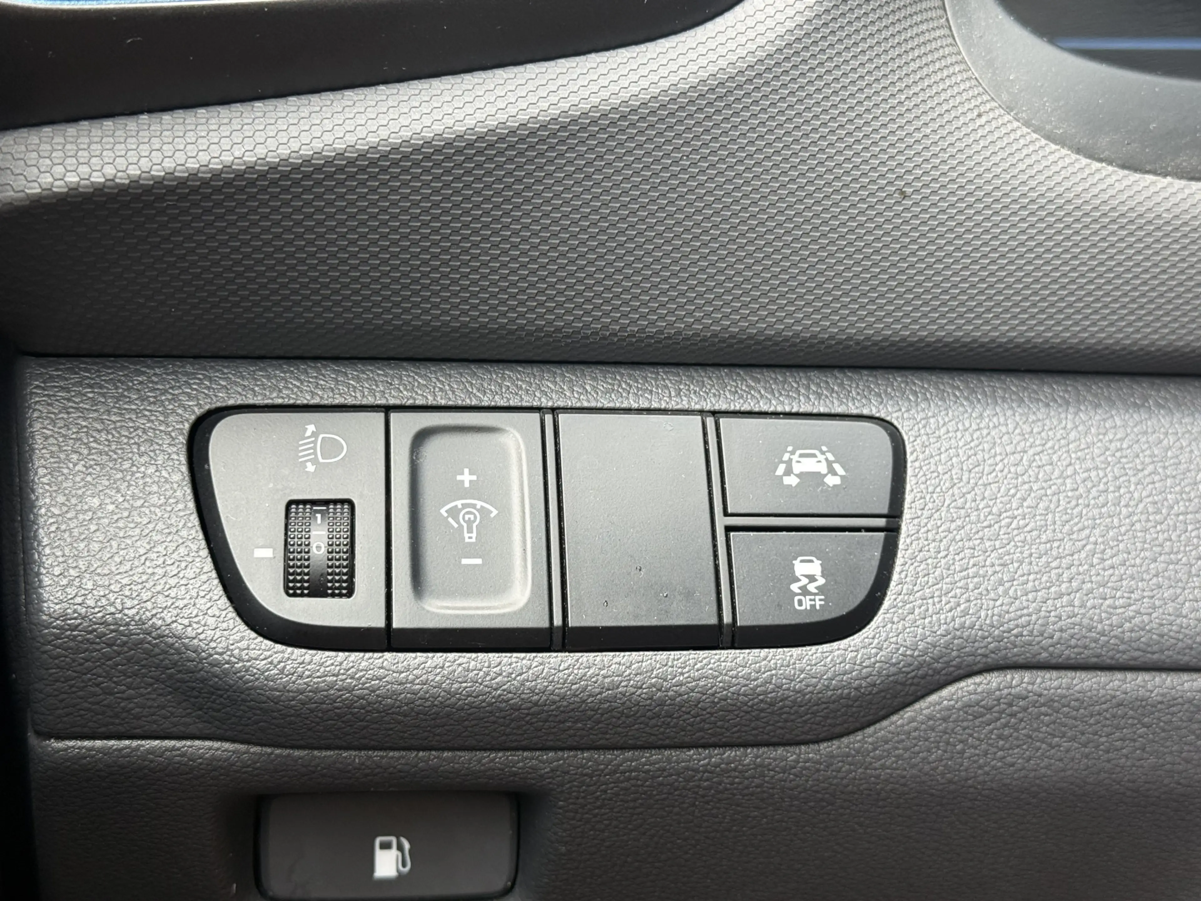 Hyundai IONIQ 1.6 GDi Comfort NAV/CAM,LED — photo 17