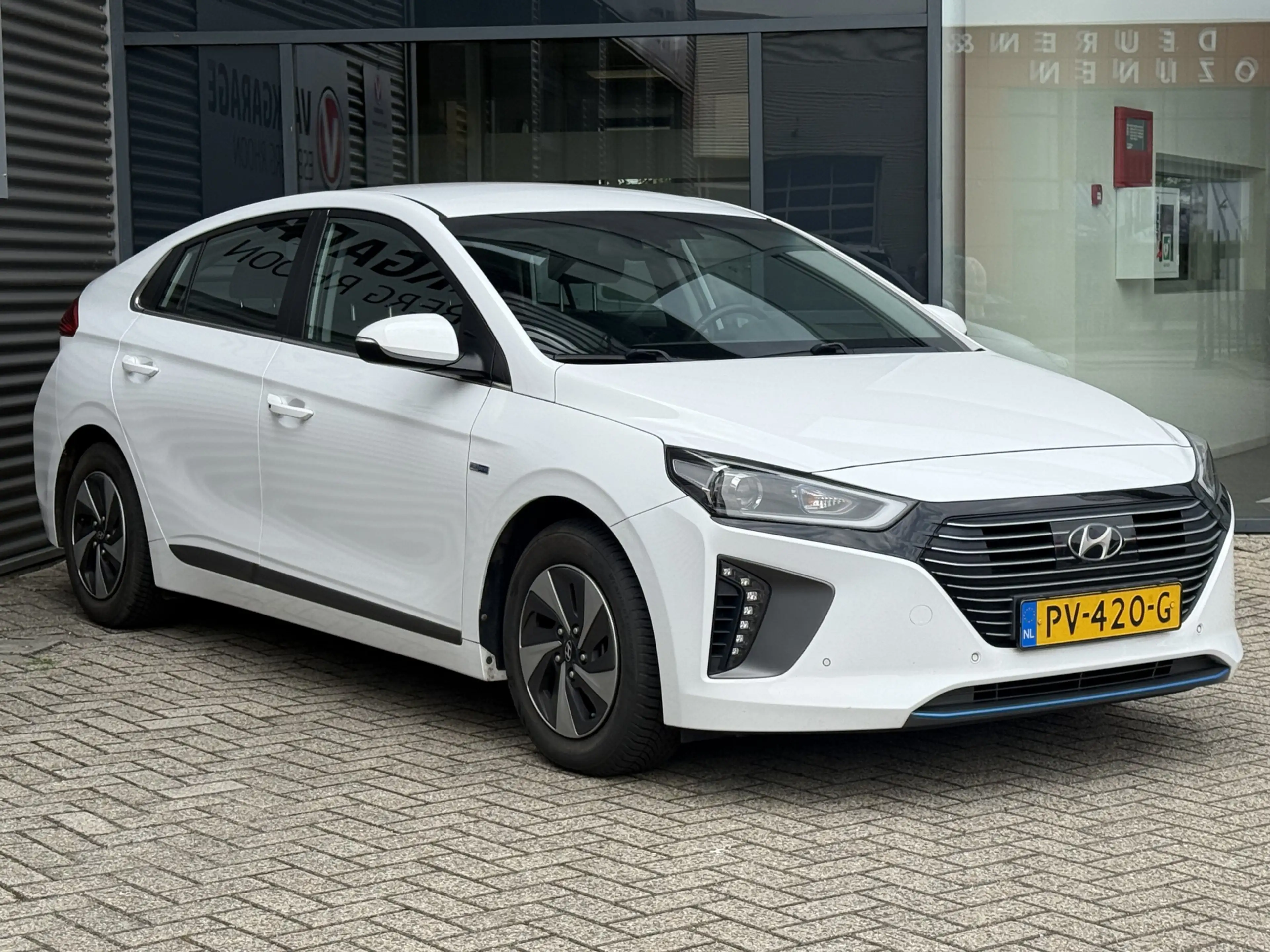 Hyundai IONIQ 1.6 GDi Comfort NAV/CAM,LED — photo 3