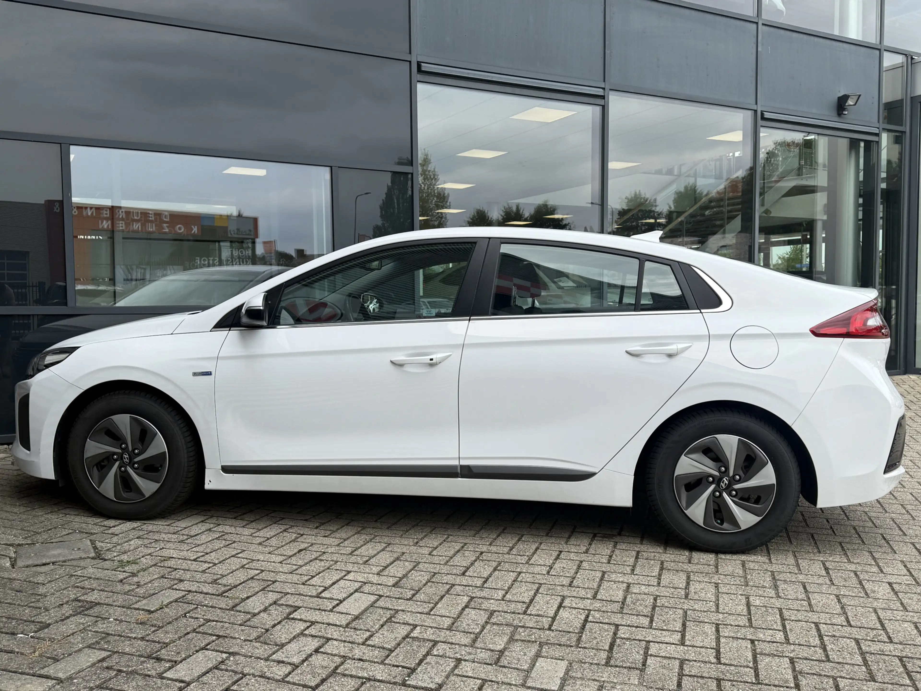 Hyundai IONIQ 1.6 GDi Comfort NAV/CAM,LED — photo 8