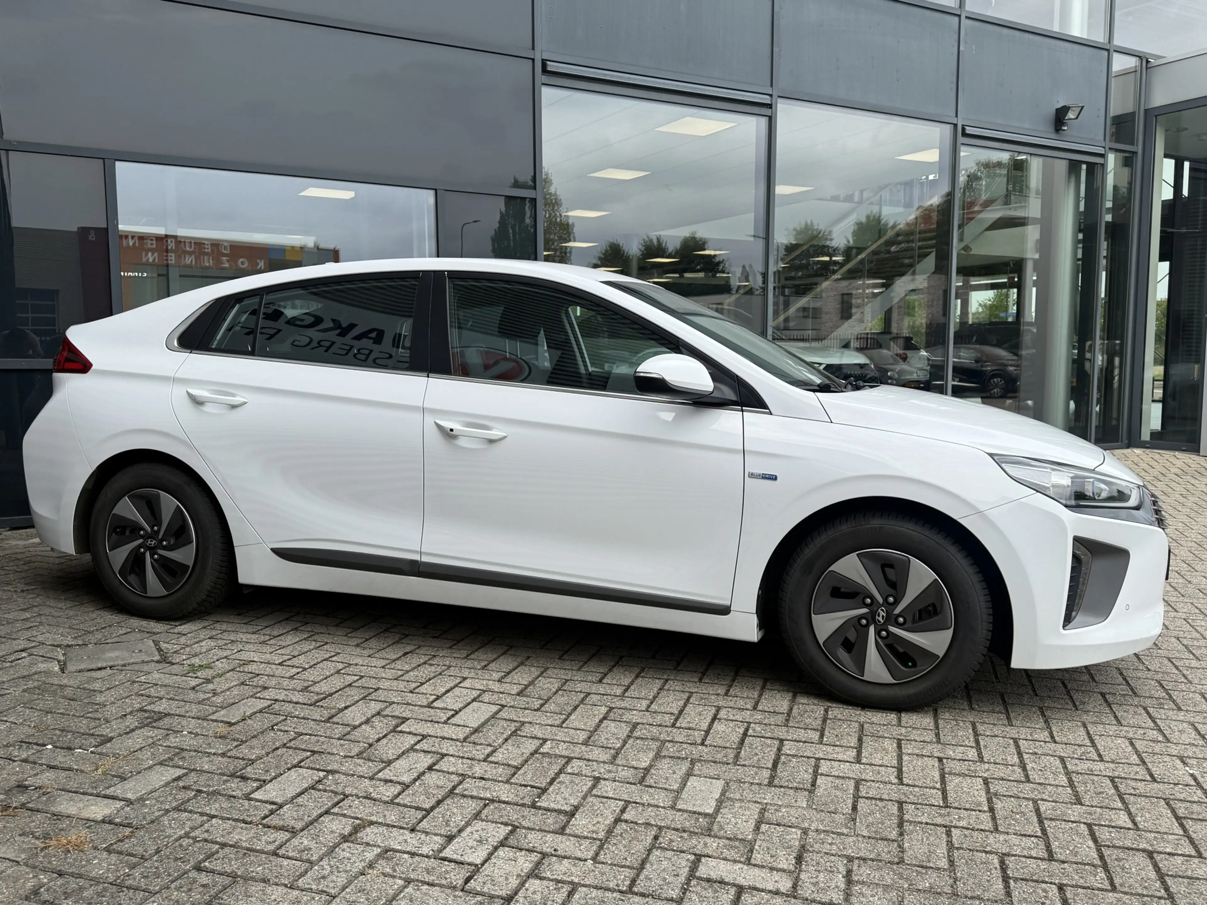 Hyundai IONIQ 1.6 GDi Comfort NAV/CAM,LED — photo 4