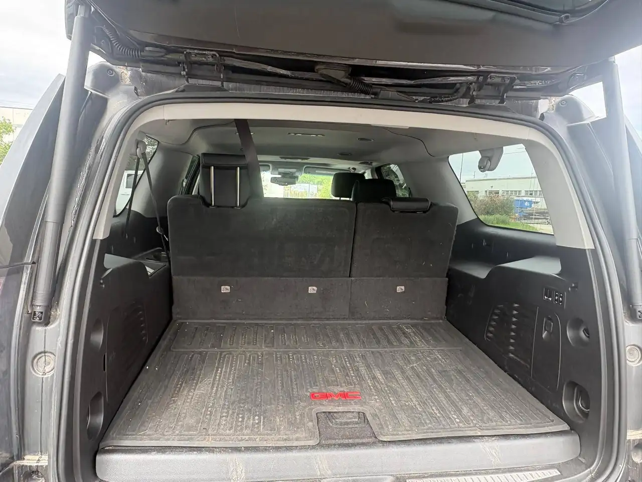 GMC Yukon снимка GMC Yukon