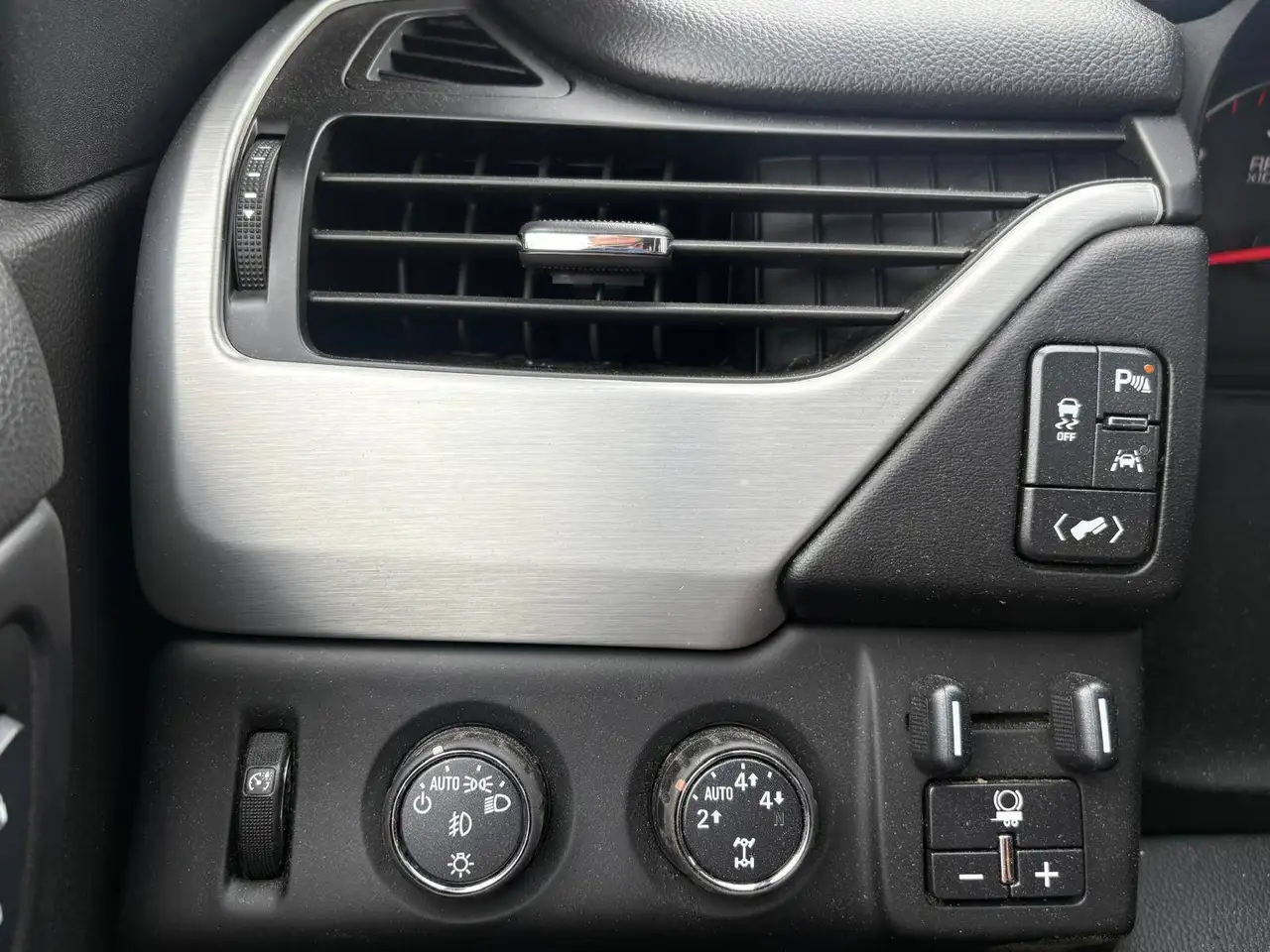 GMC Yukon снимка GMC Yukon