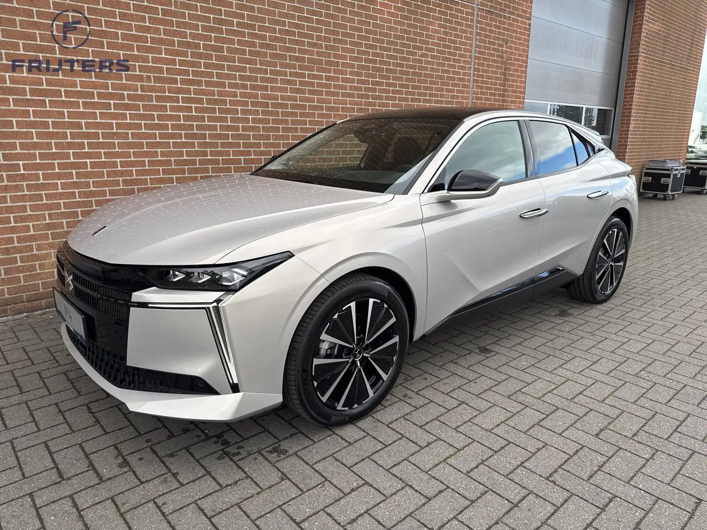 DS Automobiles DS 4 Etoile Alcantara E-tense 215 Бежевий - 1