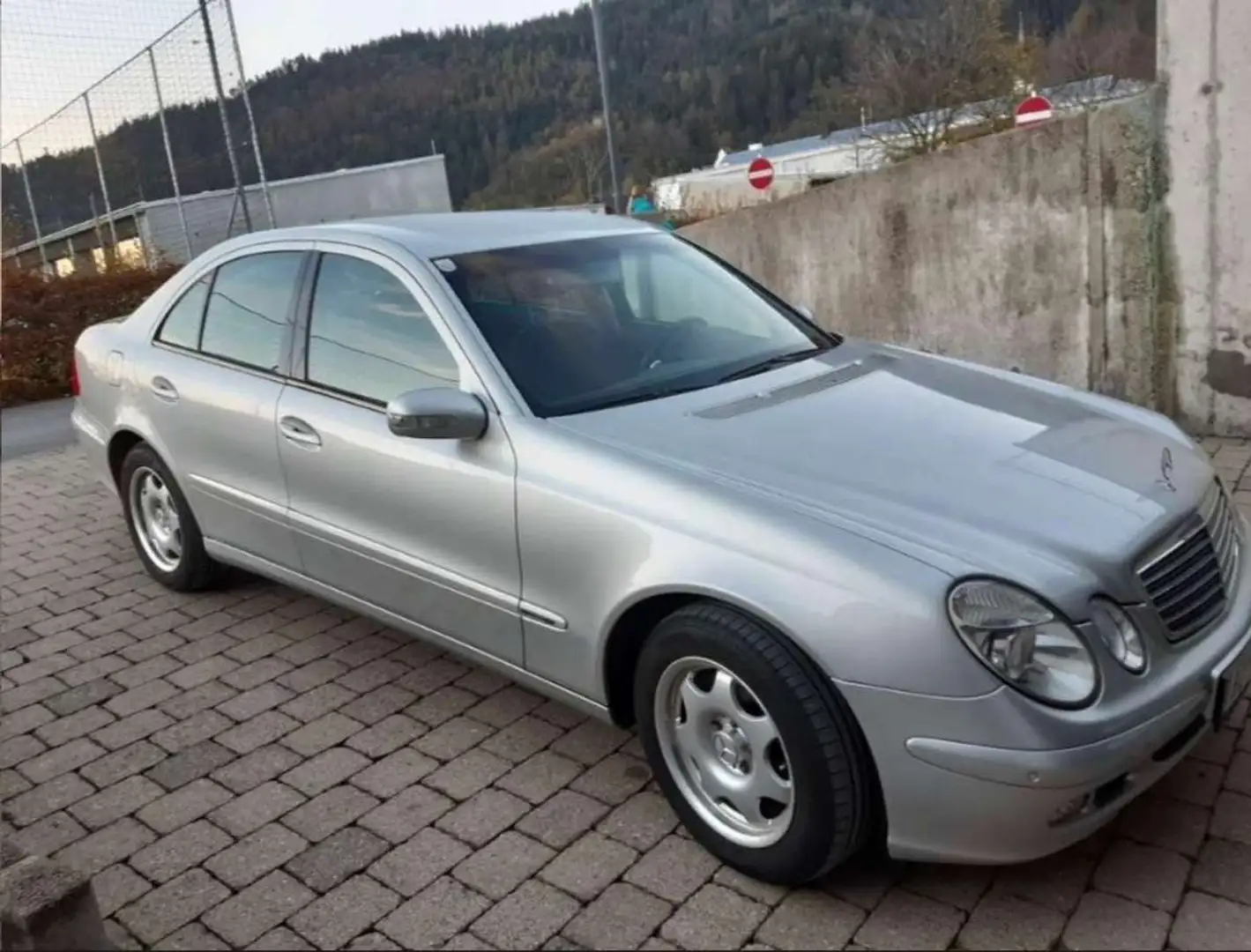 Mercedes-Benz E 220 E 220 Avantgarde CDI SequentronicAvantgarde Argent - 2