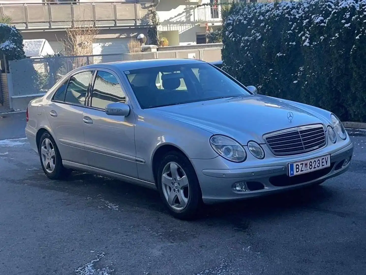 Mercedes-Benz E 220 E 220 Avantgarde CDI SequentronicAvantgarde Argent - 1