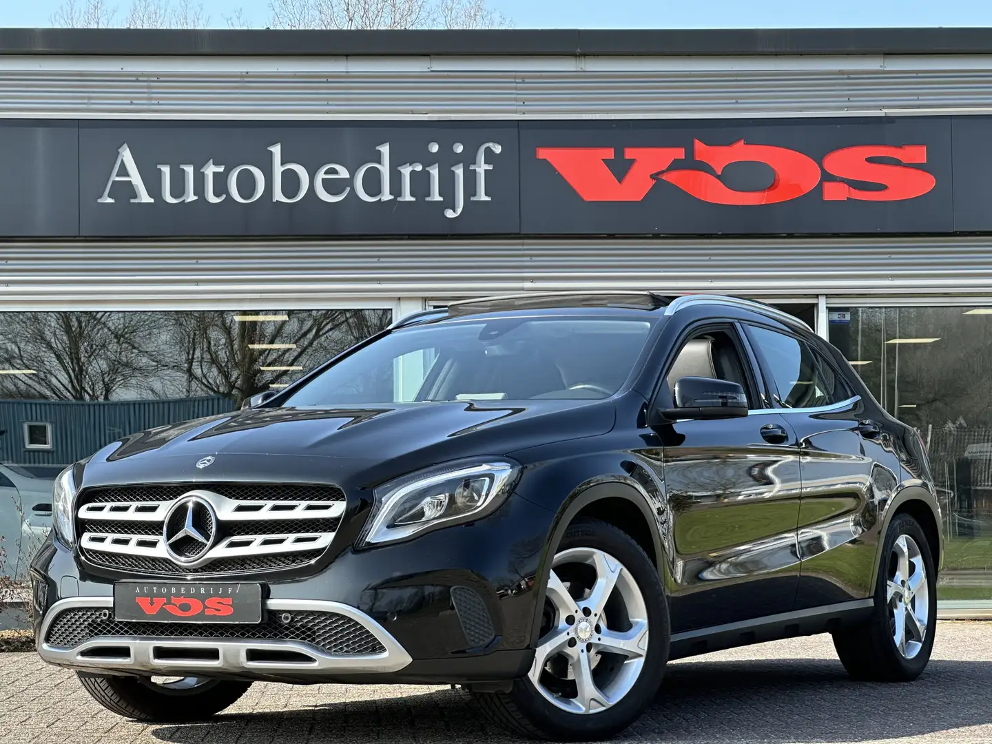 Mercedes-Benz GLA 180 Panodak | Navi | Led | Facelift | Cruise Zwart - 1