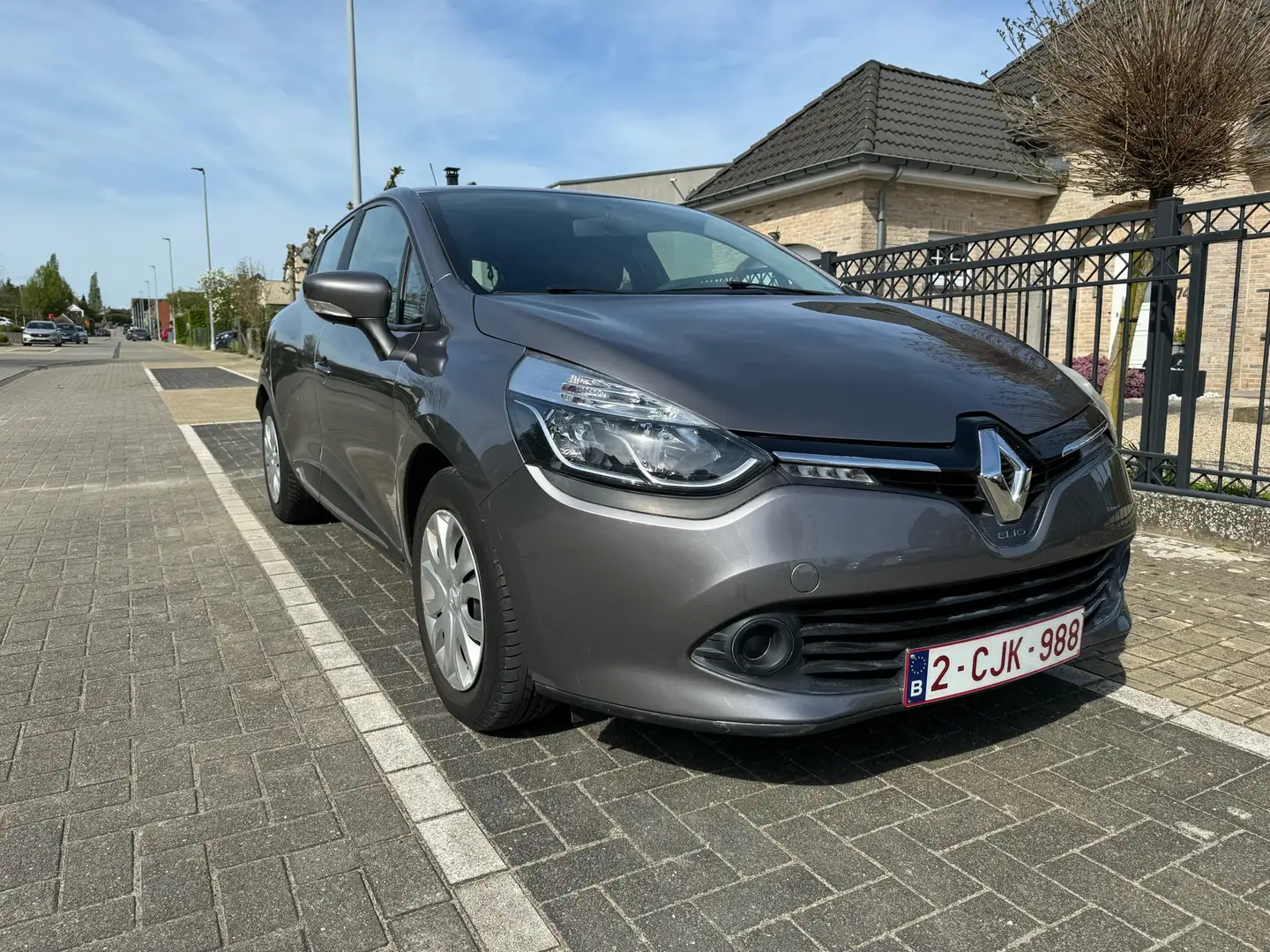 Renault Clio 1.2 16V 75 Collection Gris - 1