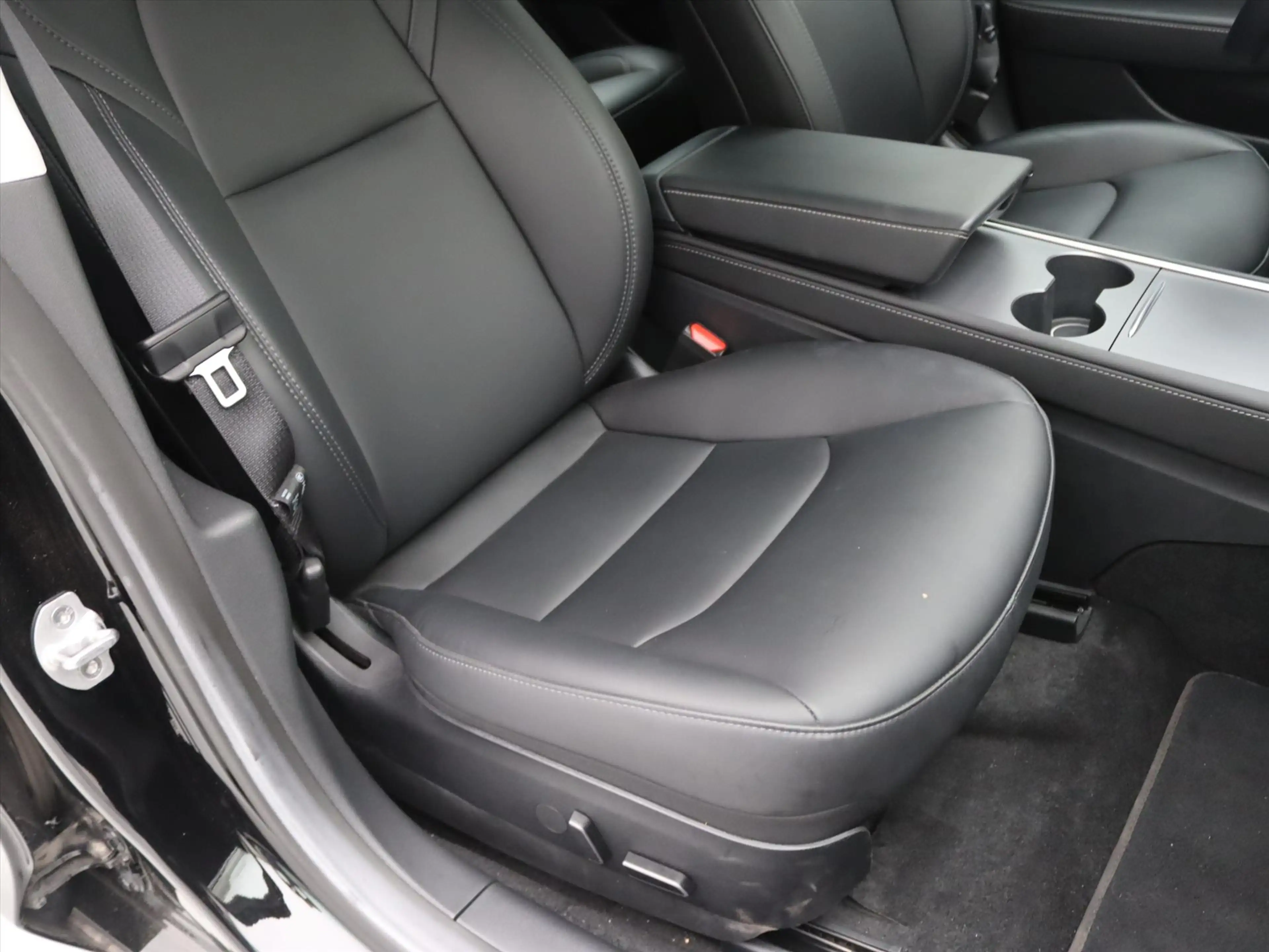 Tesla Model 3 Performance AWD 534pk 75 kWh 94.3% SoH [ AMD RYZEN — photo 17