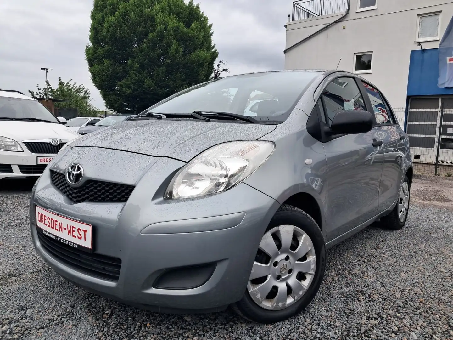 Toyota Yaris Cool Argent - 1